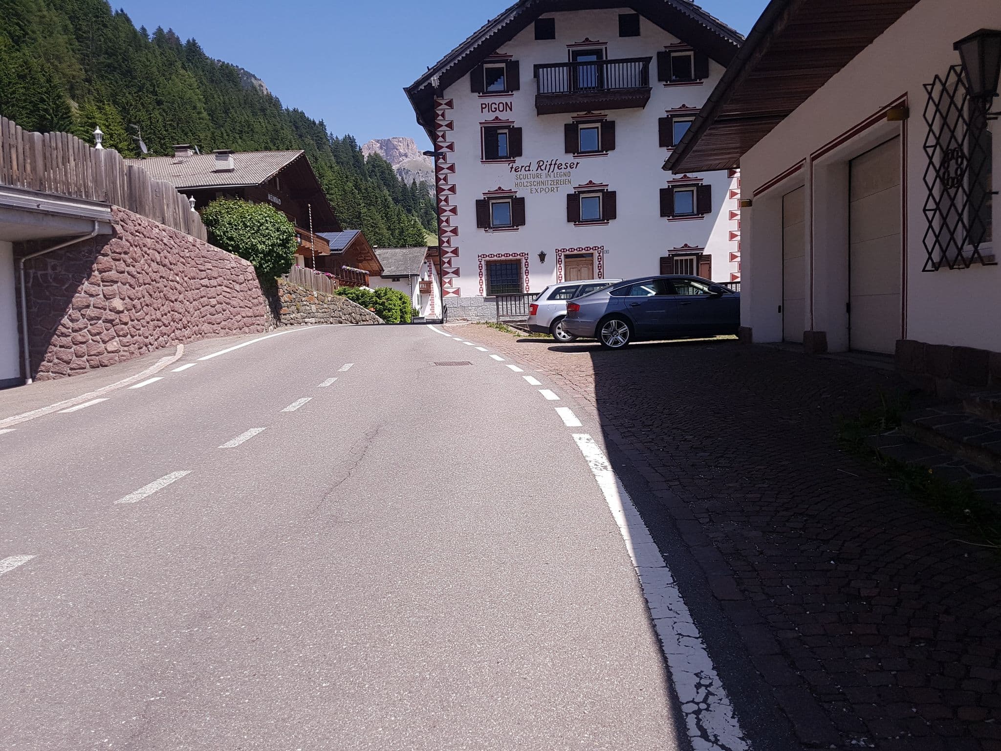 Street view near Pizuela, Santa Cristina Valgardena — © dsmm (CC BY-SA · Mapillary)