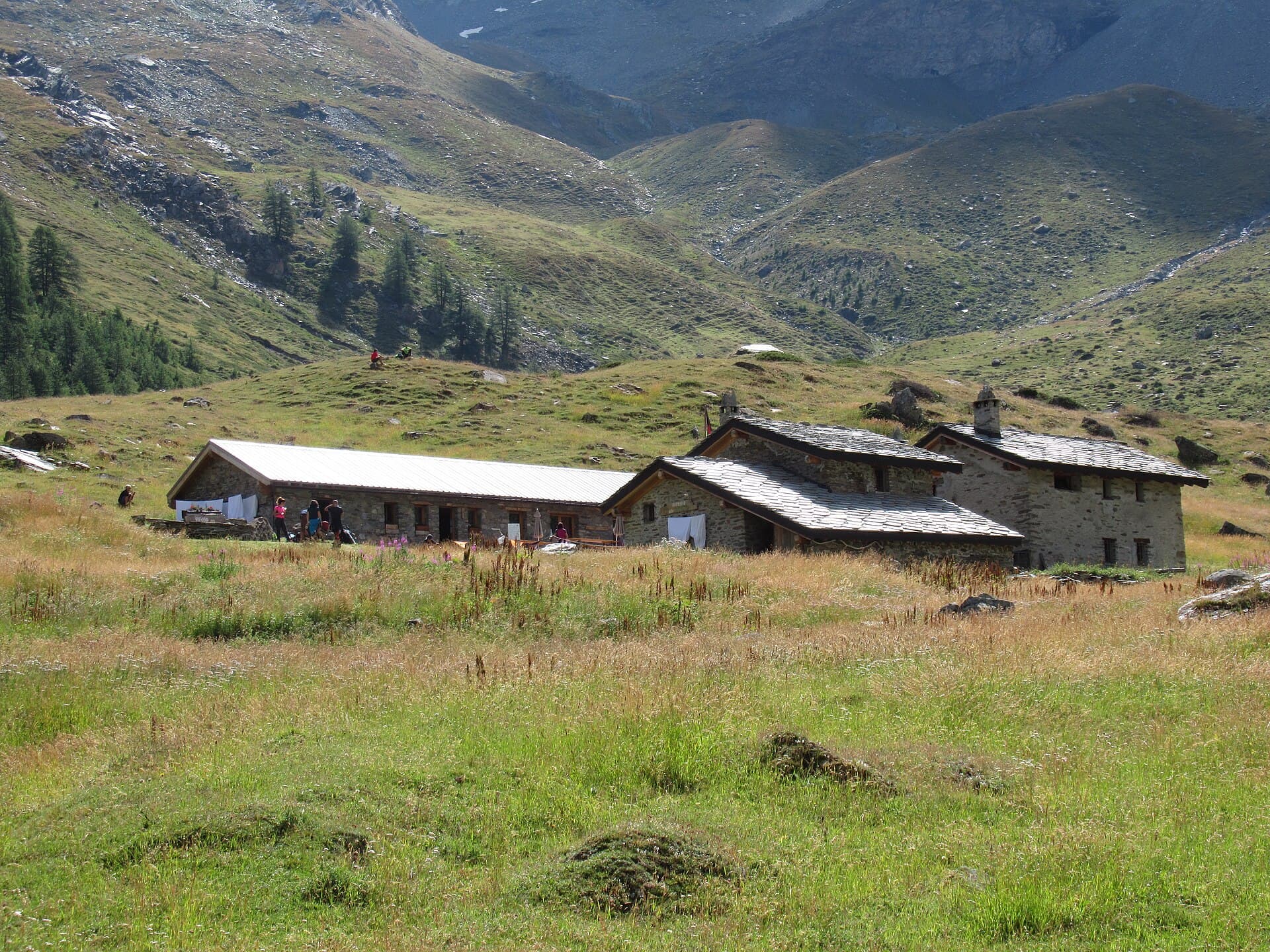 Rifugio delle Marmotte (via Wikimedia Commons, CC BY 4.0)