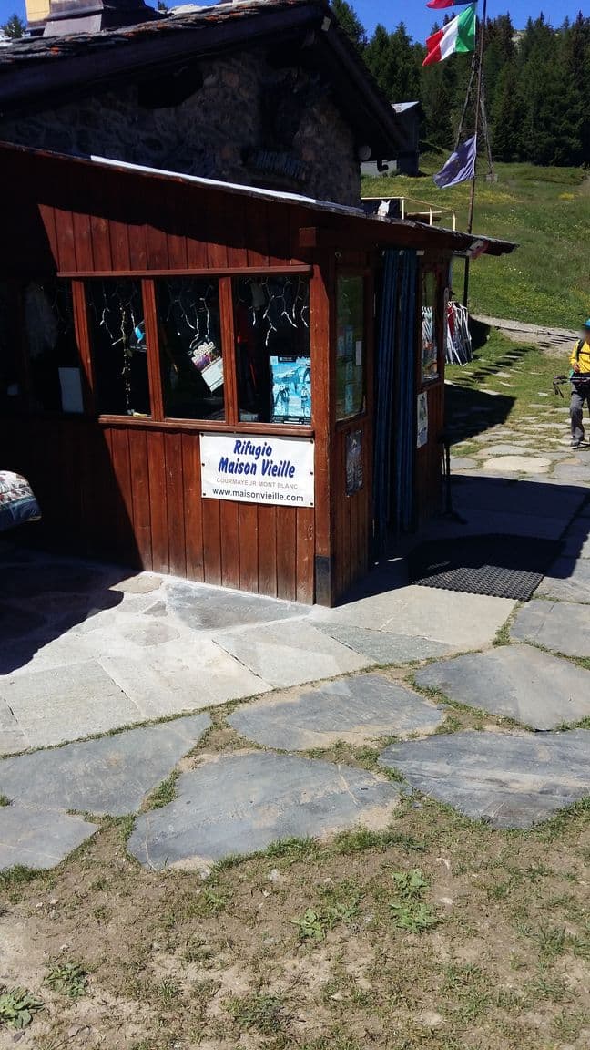 Street view near Rifugio Maison Vieille Bar - Ristorante, Courmayeur — © overflorian (CC BY-SA · Mapillary)