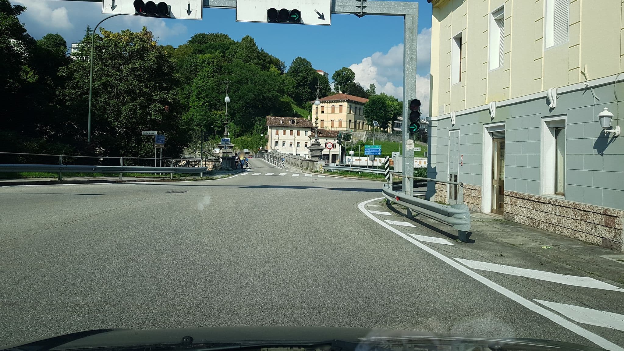 Street view near Al Ponte della Vittoria, Belluno — © igorzo (CC BY-SA · Mapillary)