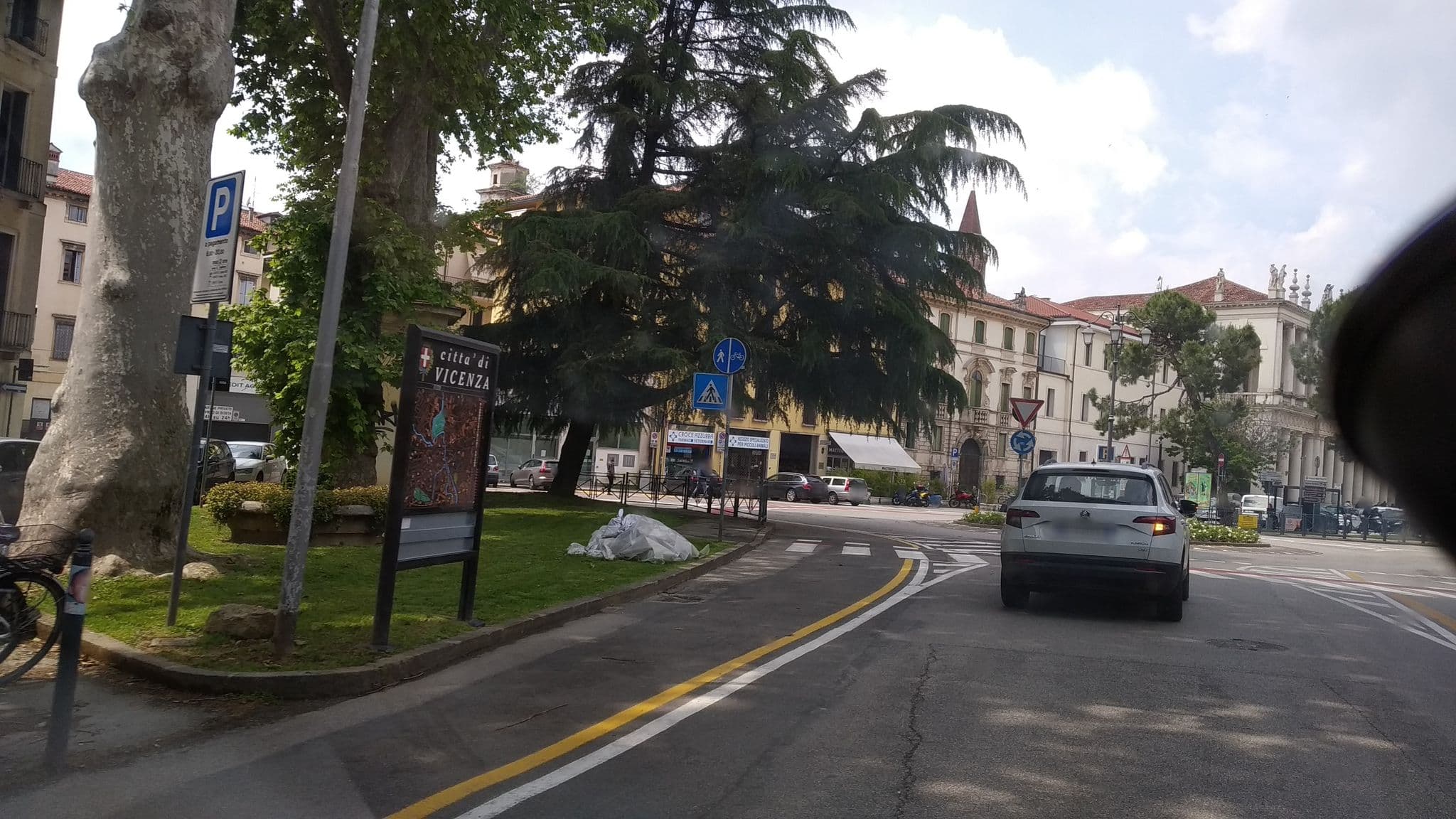 Street view near Glam Boutique Hotel, Vicenza — © brocaloid15 (CC BY-SA · Mapillary)