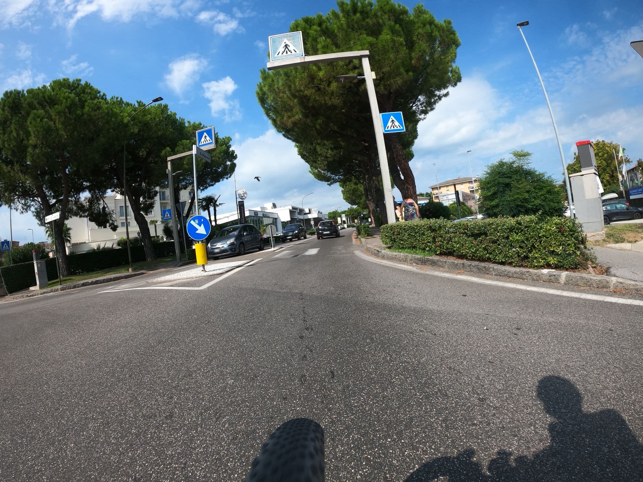 Street view near Hotel Flora, Desenzano del Garda — © plexi32 (CC BY-SA · Mapillary)