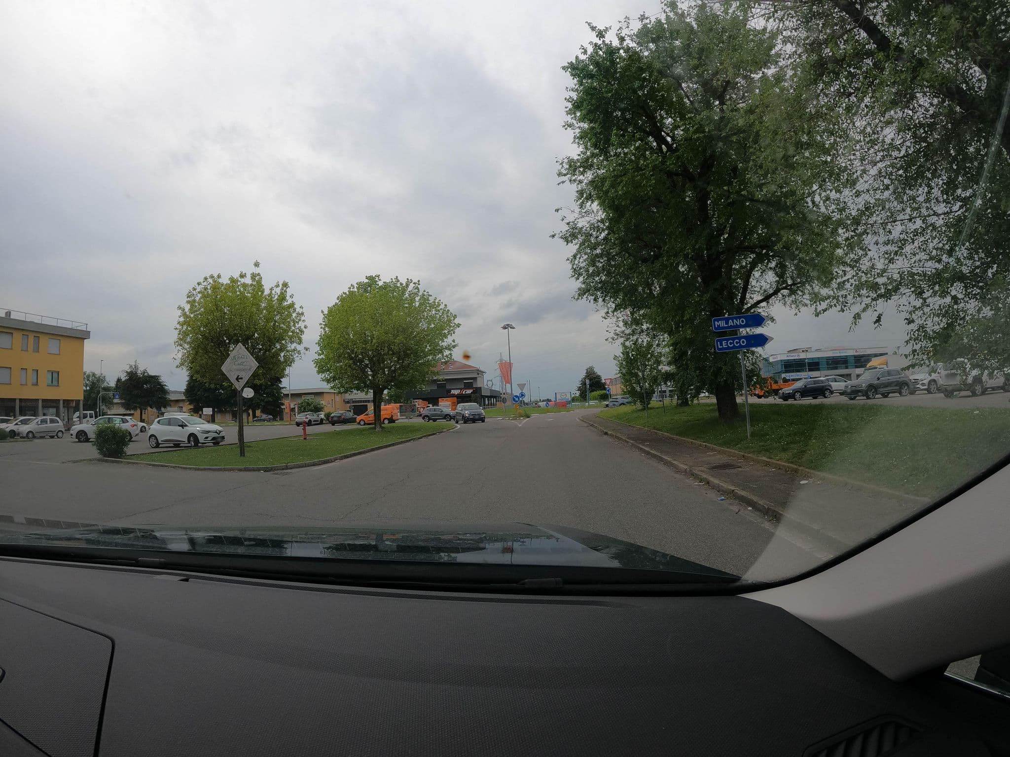 Street view near Melas Hotel, Merate — © borovac (CC BY-SA · Mapillary)
