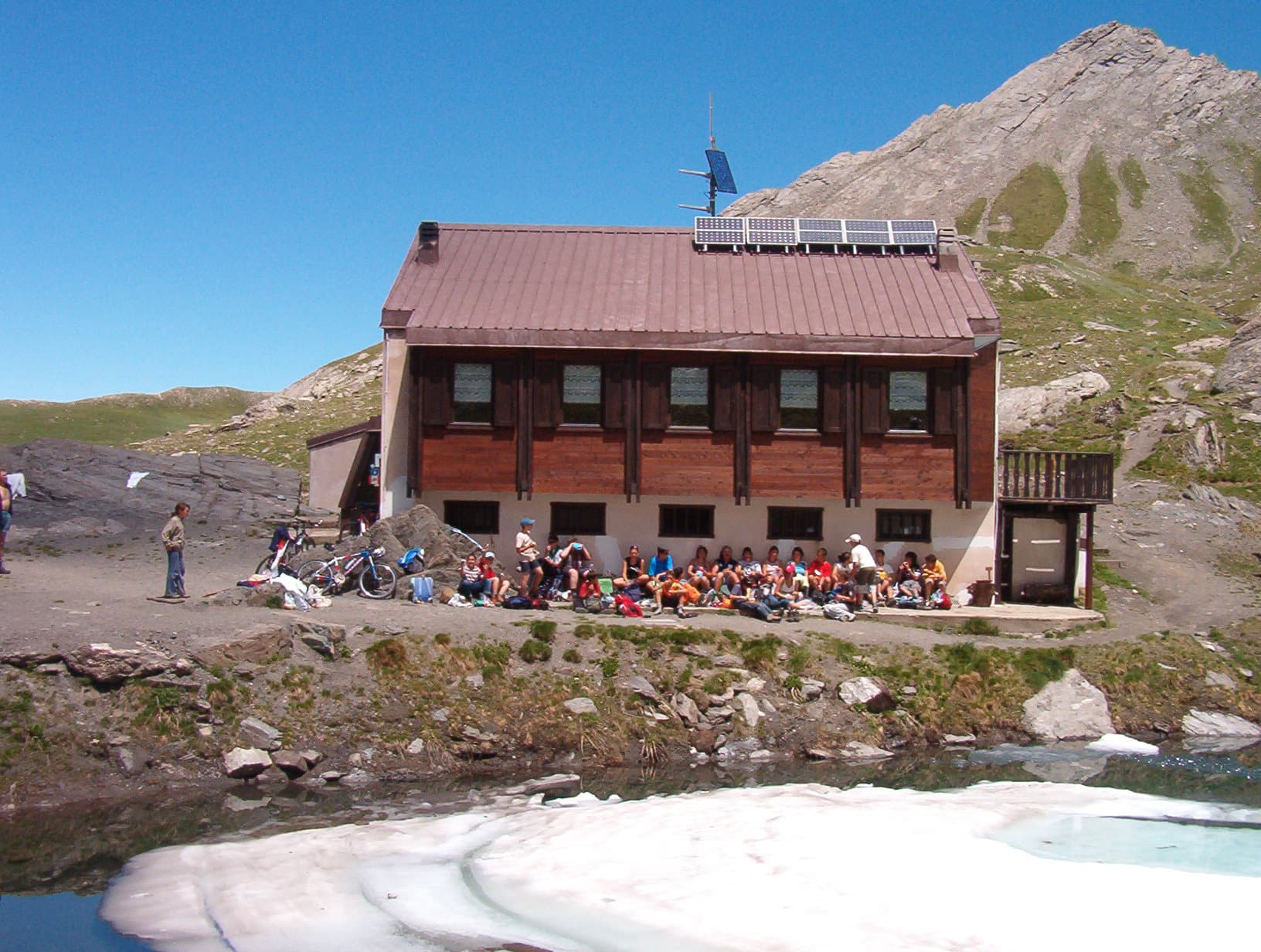 Rifugio Lago Verde (via Wikimedia Commons, CC BY-SA 3.0)