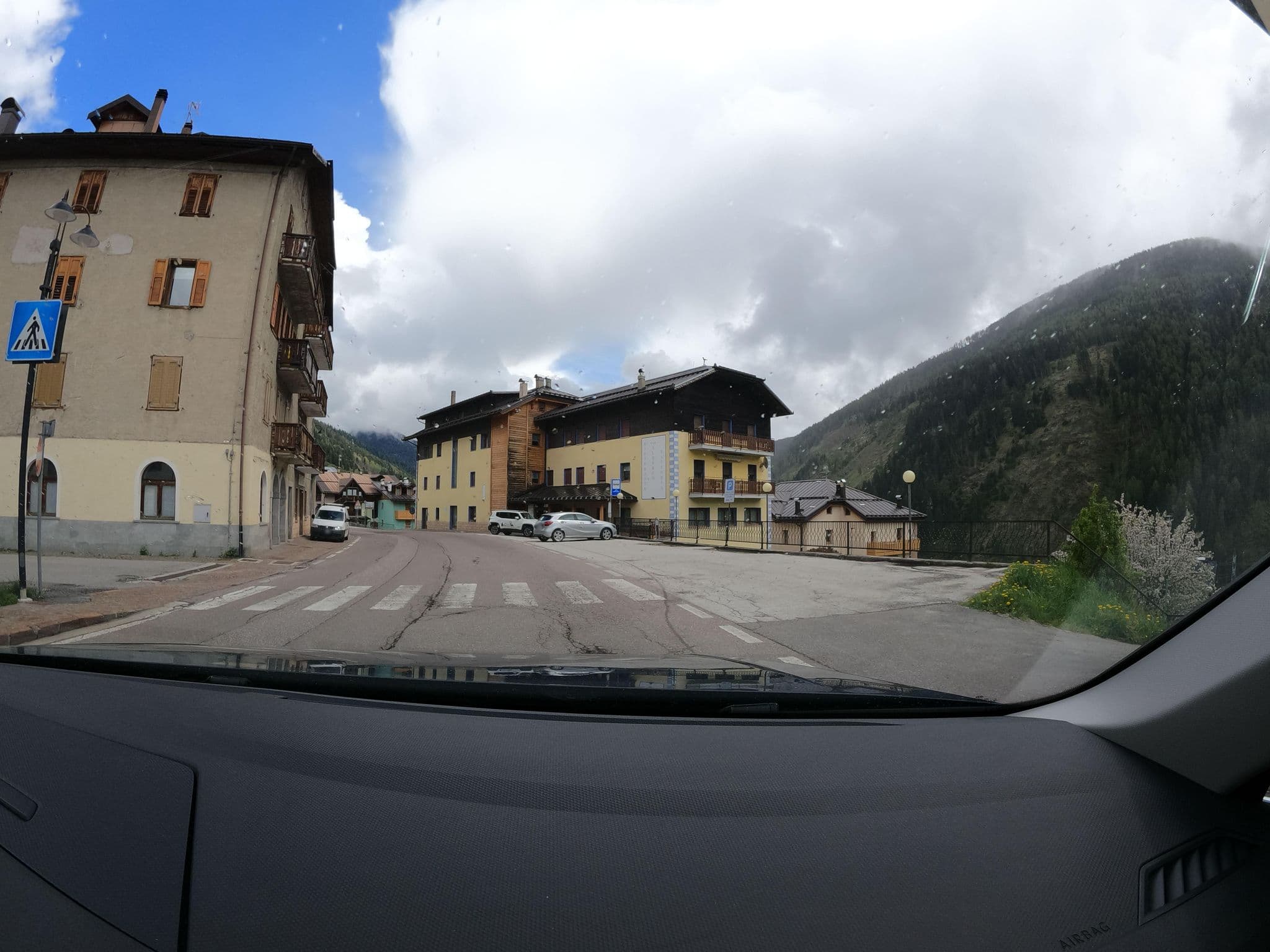 Street view near Albergo Vittoria, Vermiglio — © borovac (CC BY-SA · Mapillary)