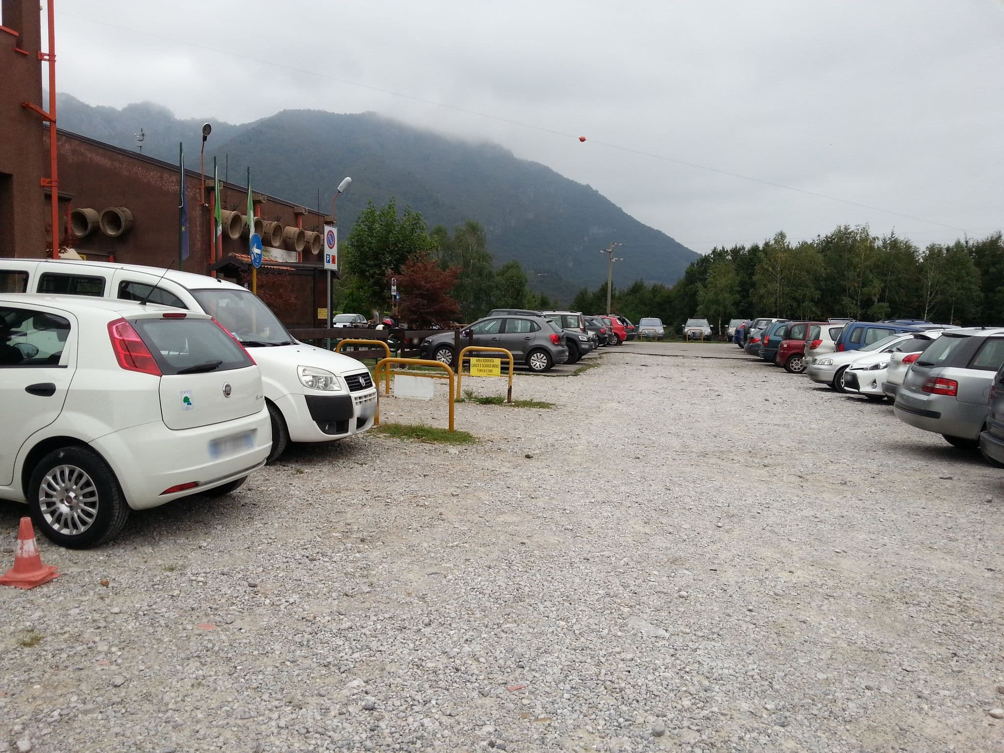 Street view near Bed & Breakfast Partenza Funivia Piani d'Erna, Lecco — © kaitu (CC BY-SA · Mapillary)