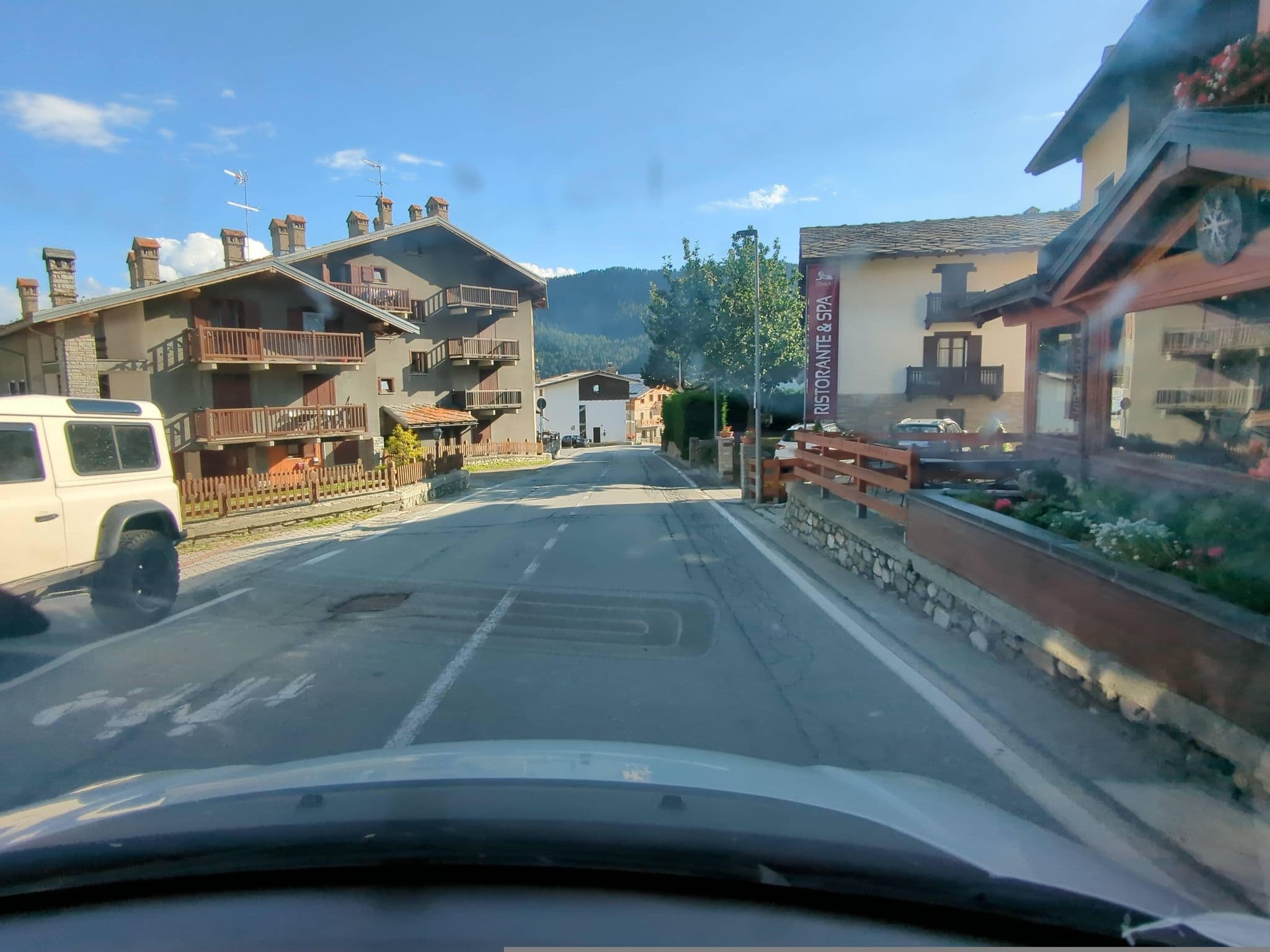 Street view near Hotel Ristorante Zerbion, Chatillon — © musuruan (CC BY-SA · Mapillary)