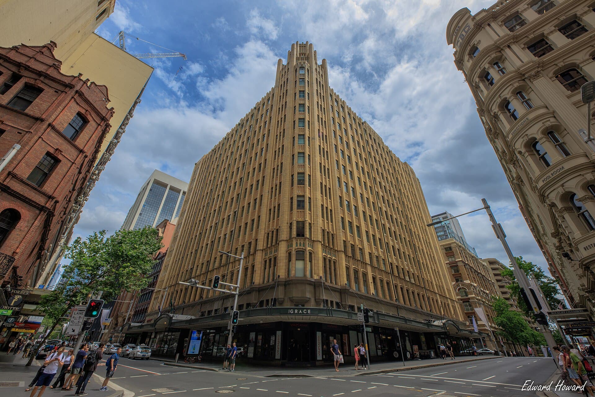 Grace Hotel (via Wikimedia Commons, CC BY 2.0)