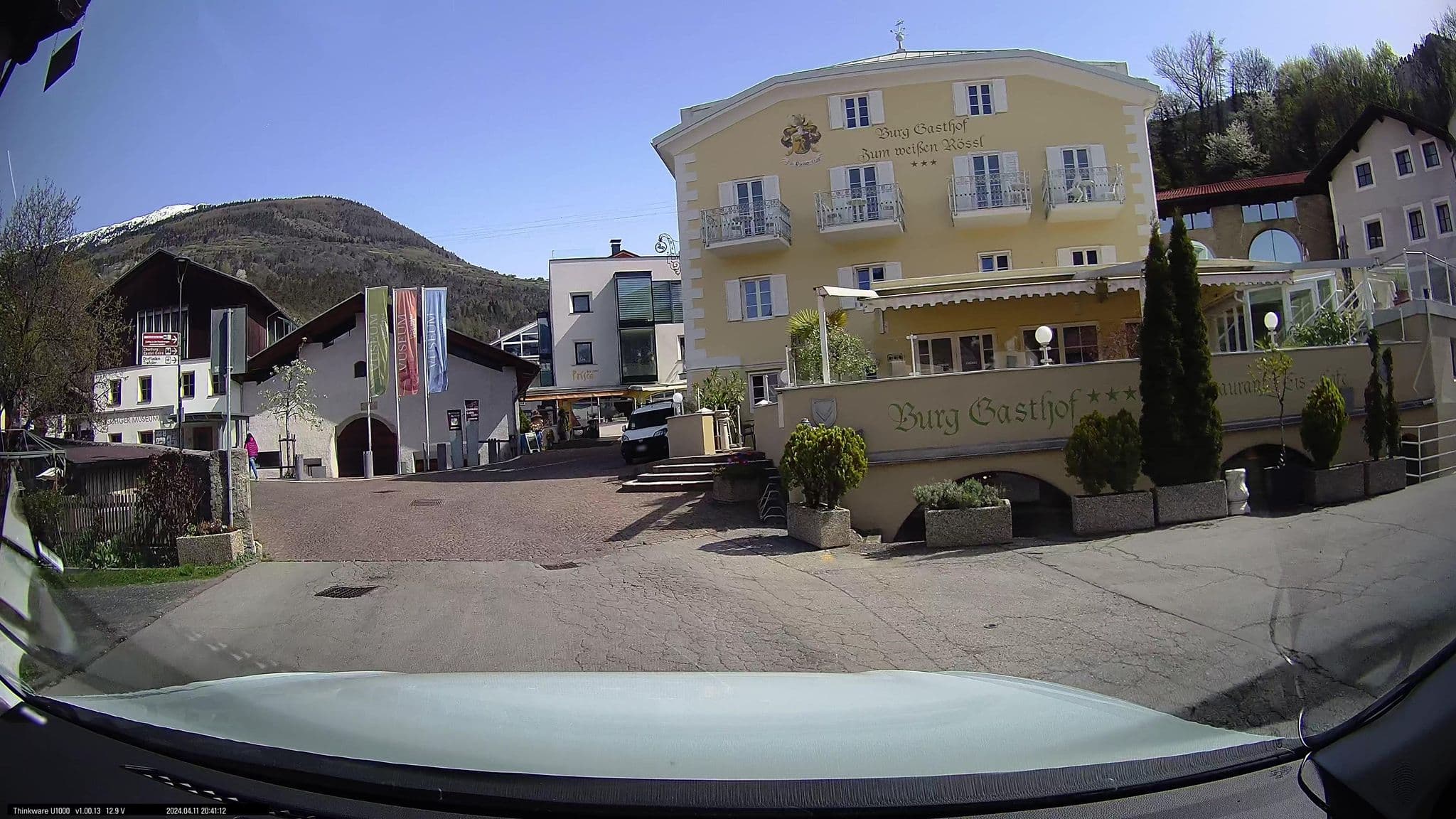 Street view near Burggasthof "Zum weissen Rössl", Sluderno — © maxim752 (CC BY-SA · Mapillary)