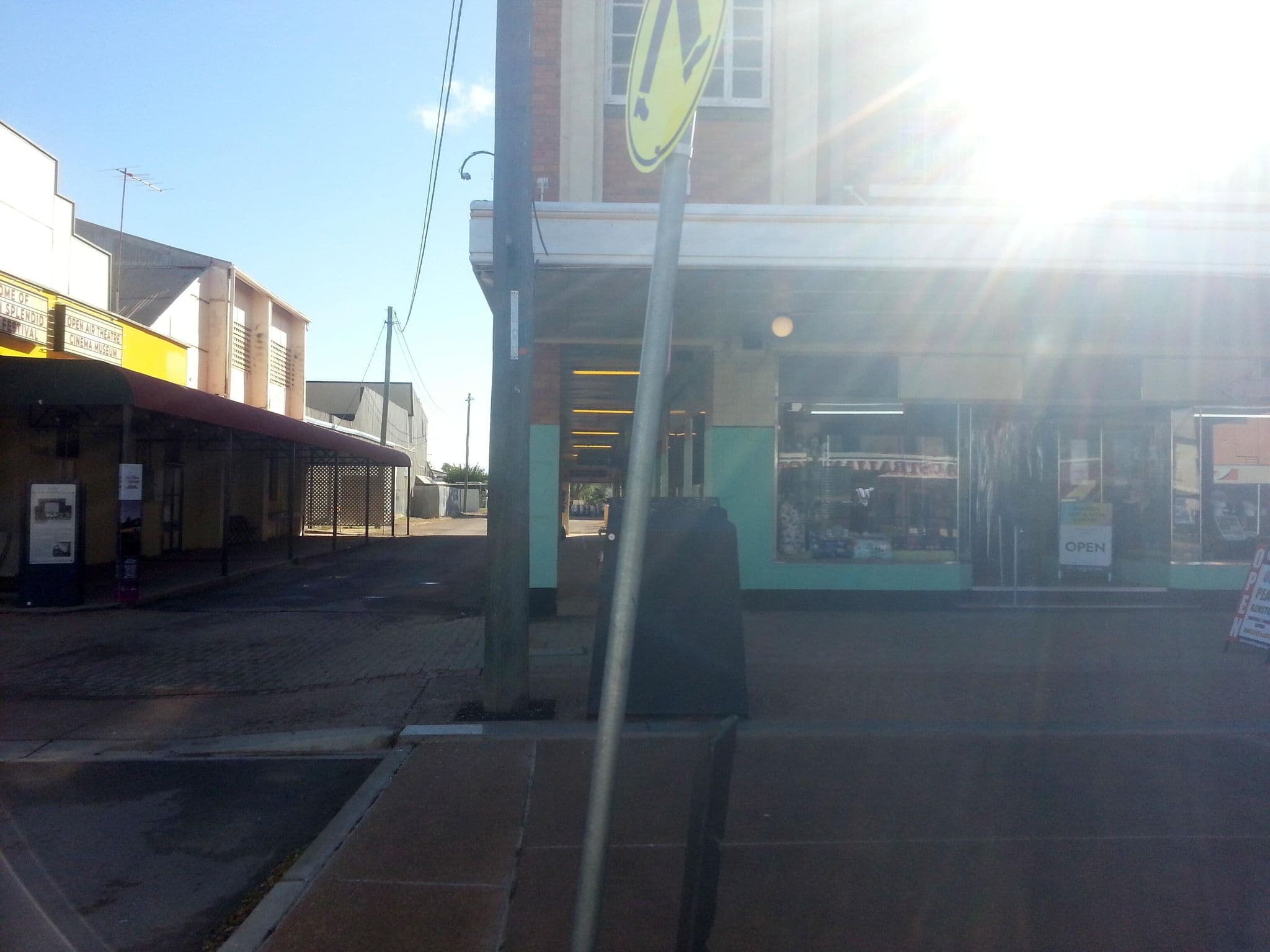 Street view near North Gregory Hotel, Winton — © bob3bob3 (CC BY-SA · Mapillary)