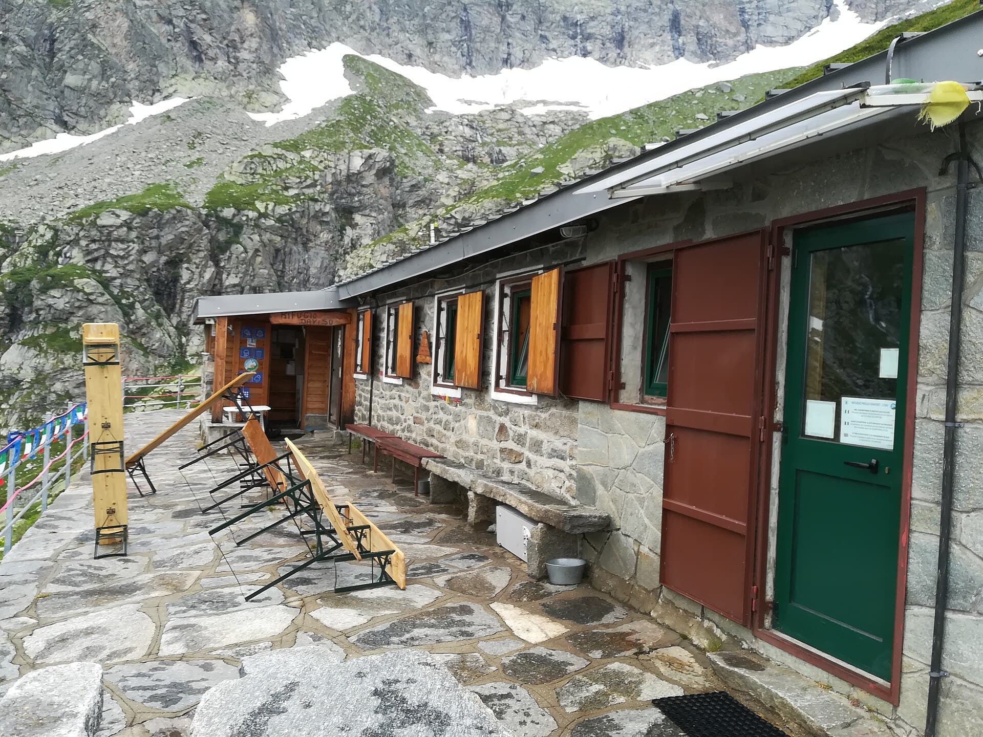 Rifugio Paolo Daviso (via Wikimedia Commons, CC BY-SA 4.0)