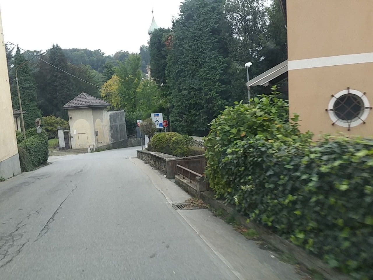 Street view near Hotel Santa Caterina, Pettenasco — © joostjakob (CC BY-SA · Mapillary)