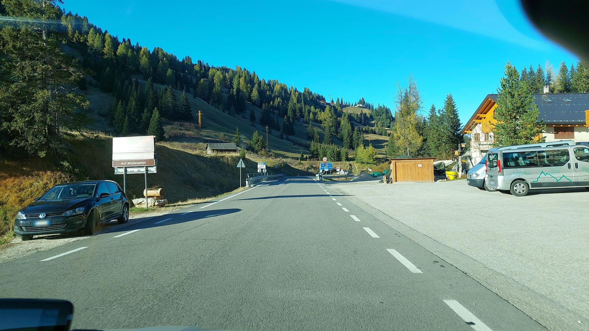 Street view near Hotel Laguscei, Livinallongo del Col di Lana — © nadjalisa (CC BY-SA · Mapillary)