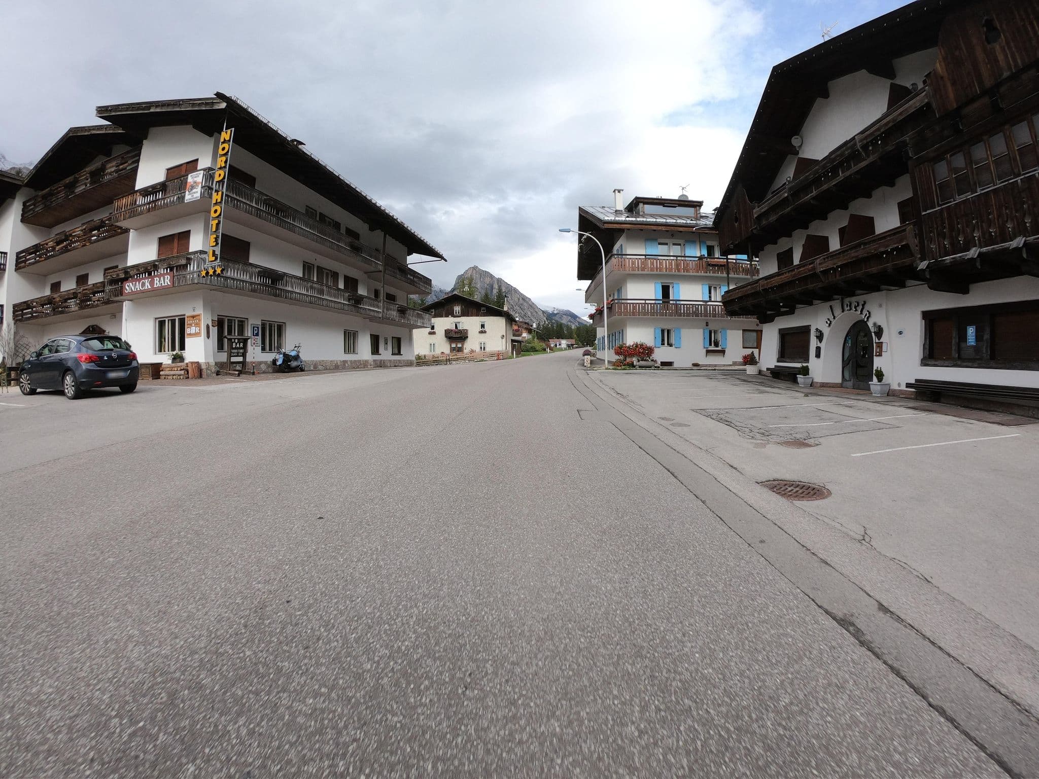 Street view near Al Larin, Cortina d'Ampezzo — © joostjakob (CC BY-SA · Mapillary)