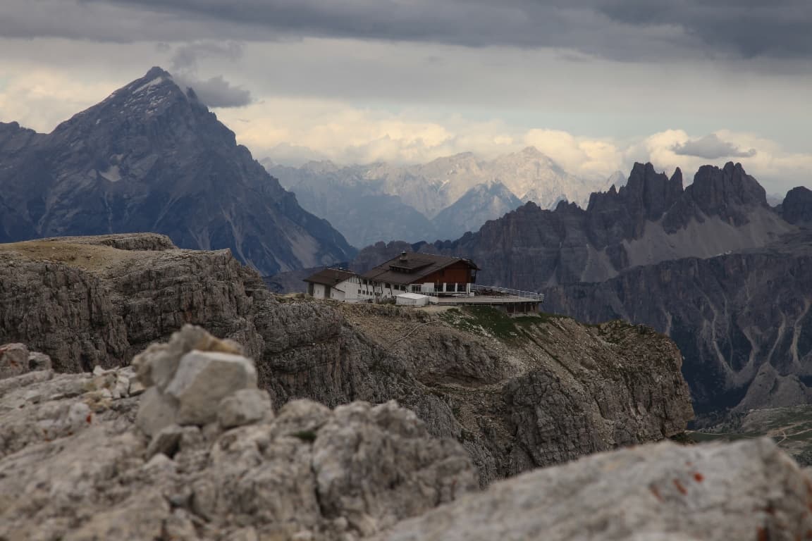 Rifugio Lagazuoi (via Wikimedia Commons, CC BY 3.0)