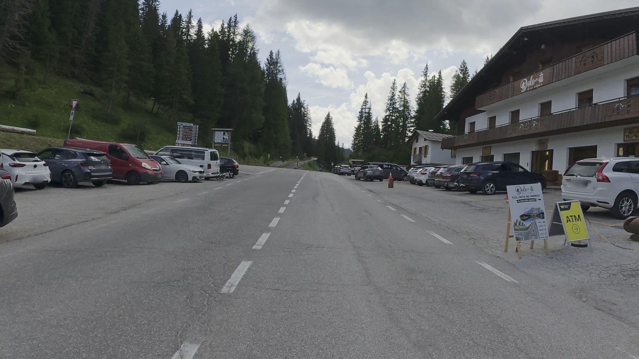 Street view near Albergo Dolomiti, Cortina d'Ampezzo — © Guzzi_Franze (CC BY-SA · Mapillary)