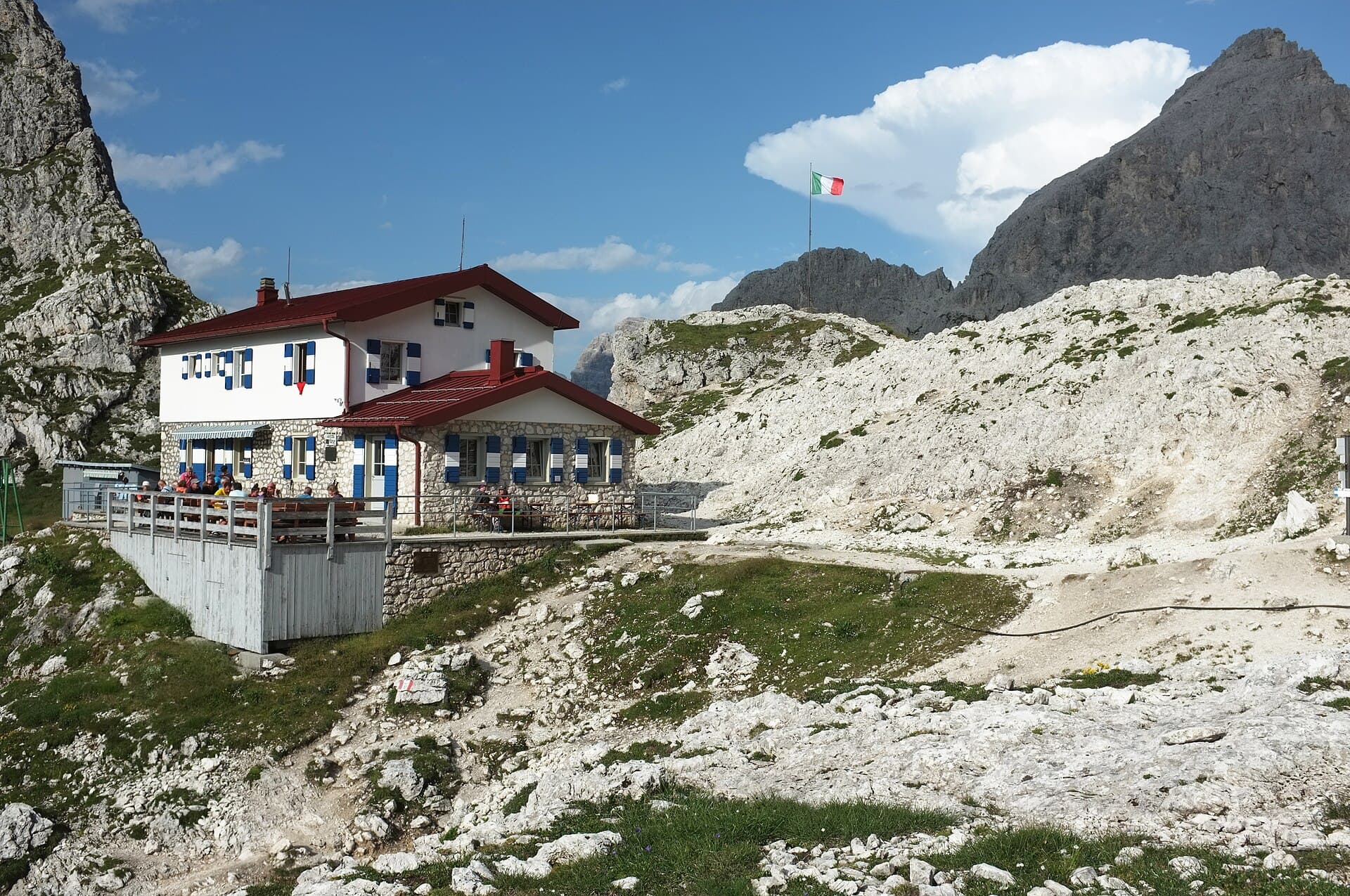 Rifugio Fonda Savio (via Wikimedia Commons, CC BY-SA 4.0)