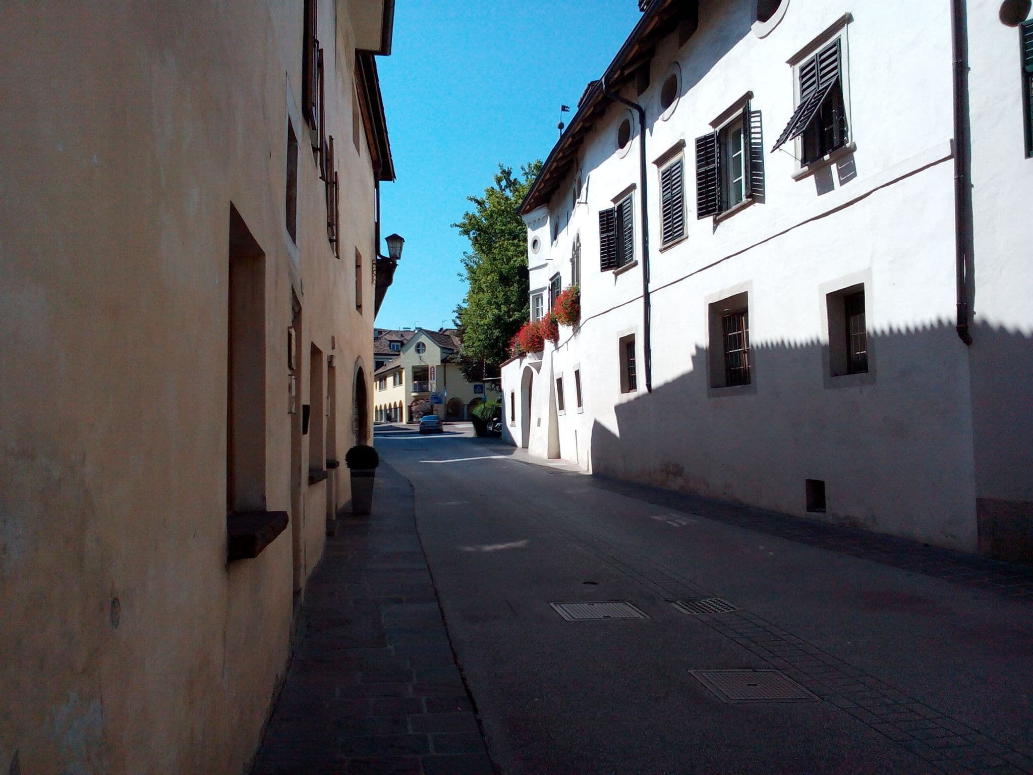 Street view near Weißes Rössl, Eppan — © tomi (CC BY-SA · Mapillary)