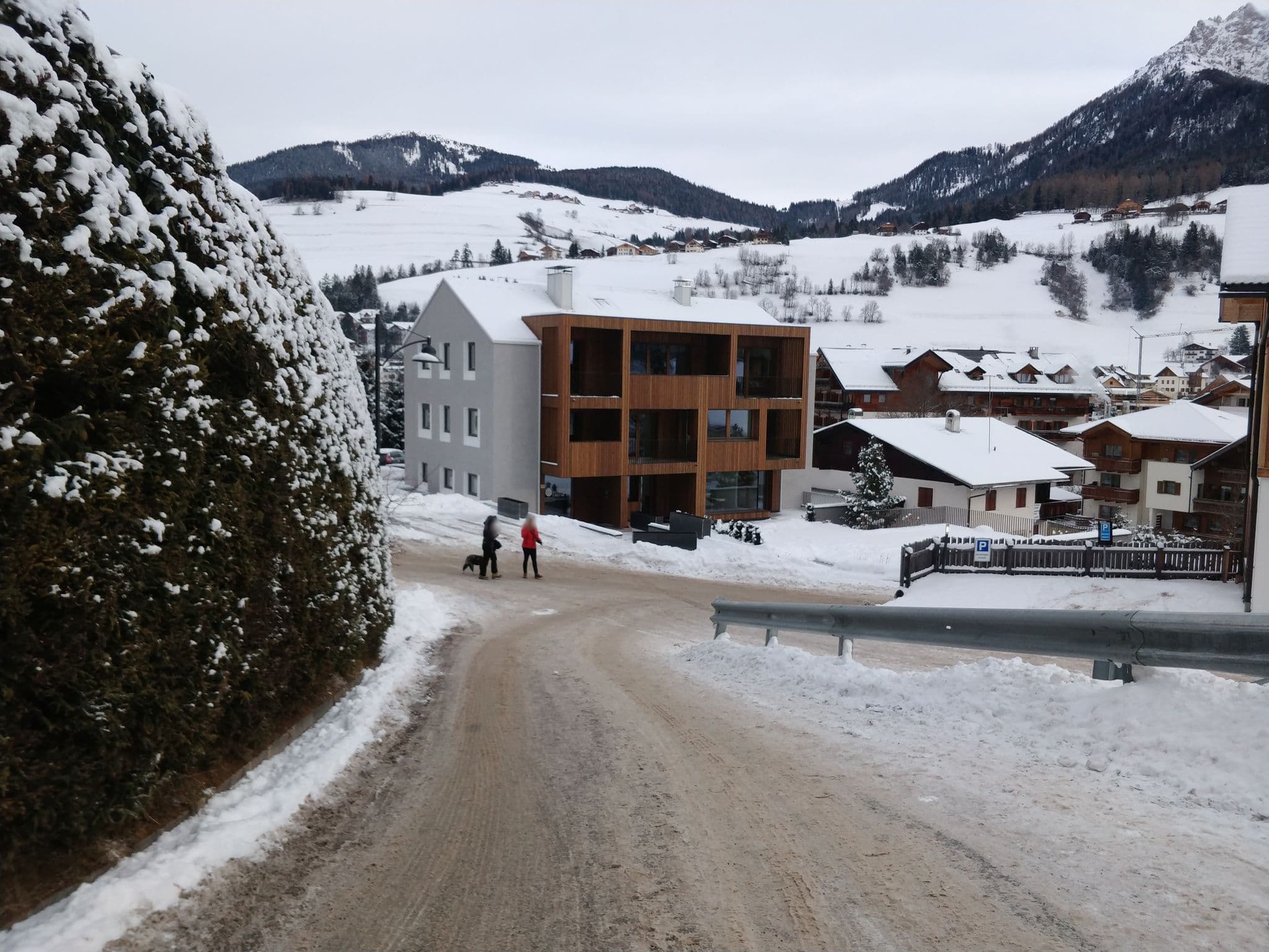 Street view near Ćiasa Valentin, La Valle - Wengen