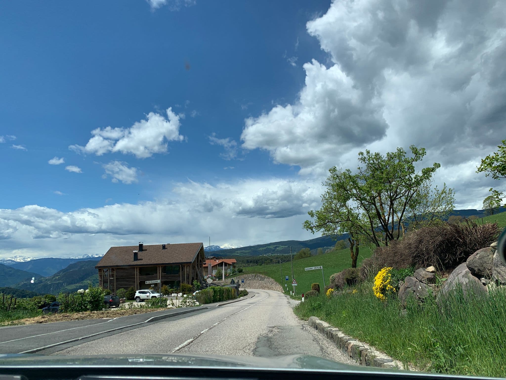 Street view near Formsunhof, Siusi