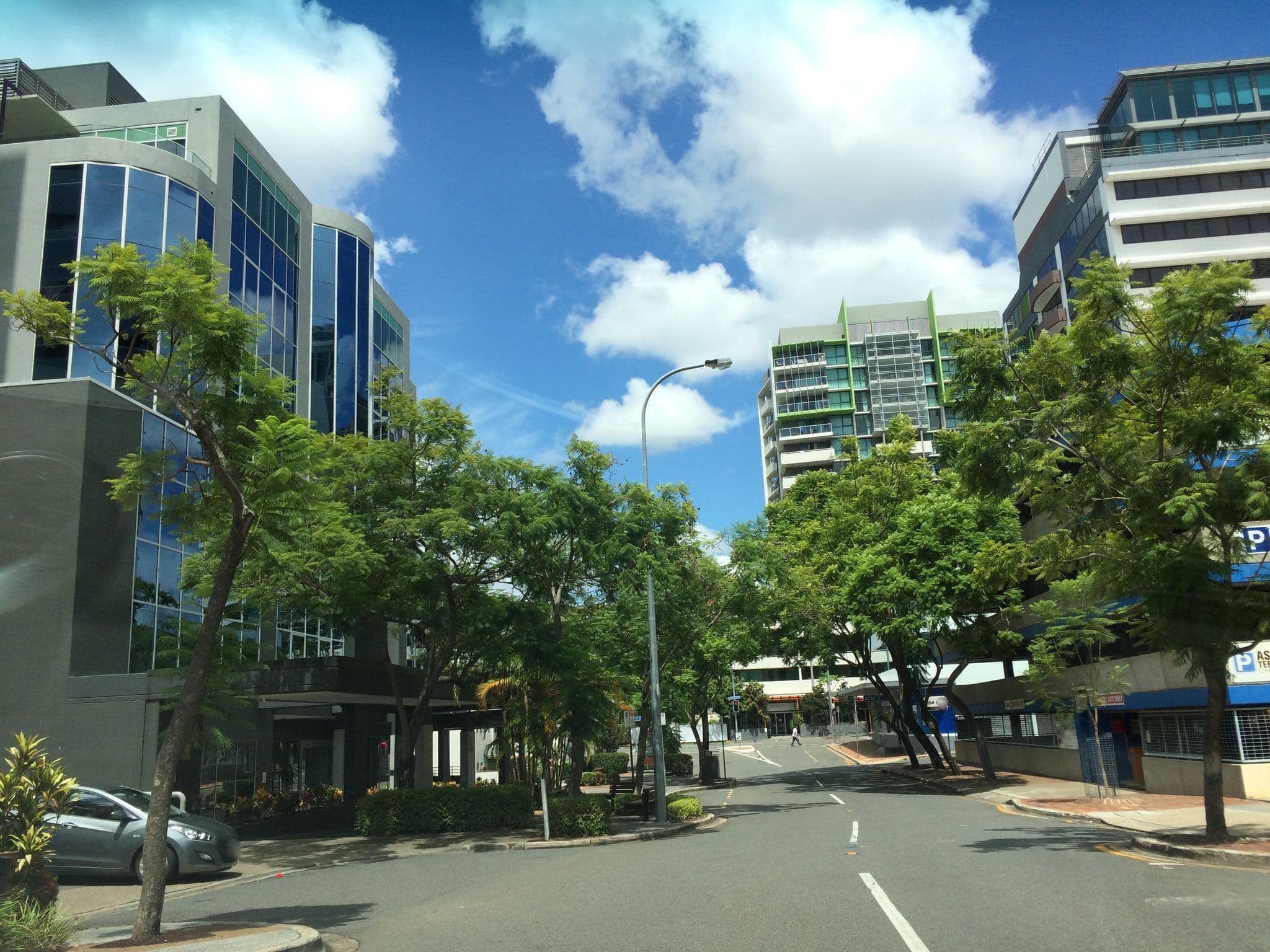 Street view near Astor Apartments, Spring Hill — © hoylen (CC BY-SA · Mapillary)