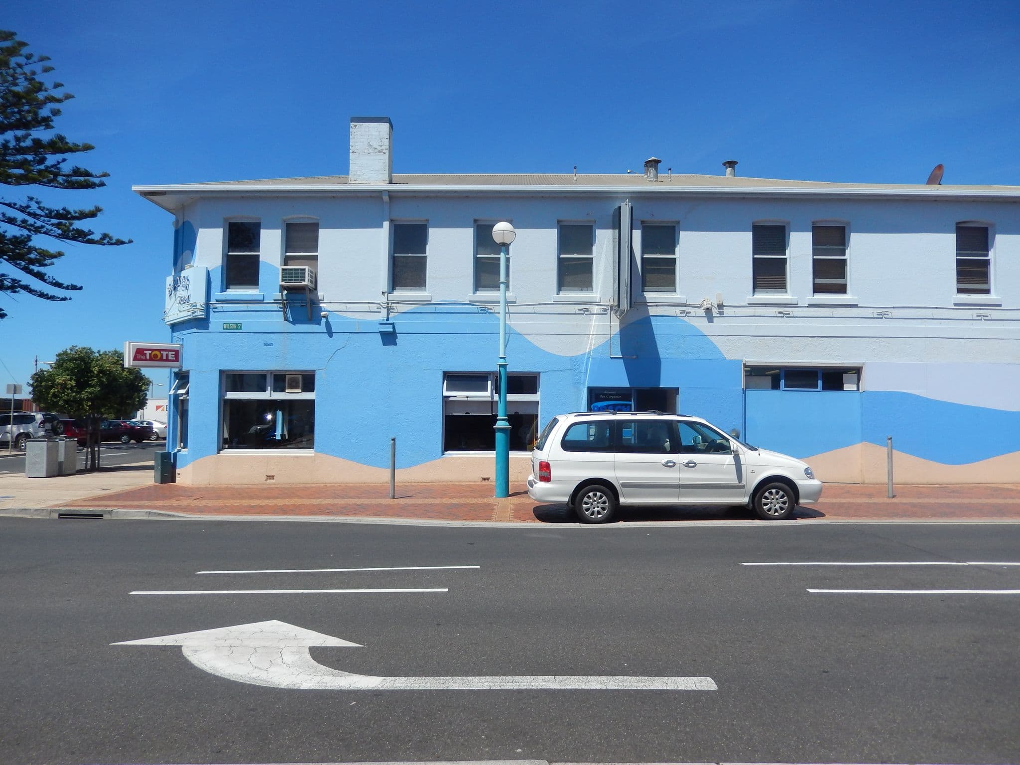 Street view near Beach Hotel, Burnie — © bdhurkett (CC BY-SA · Mapillary)