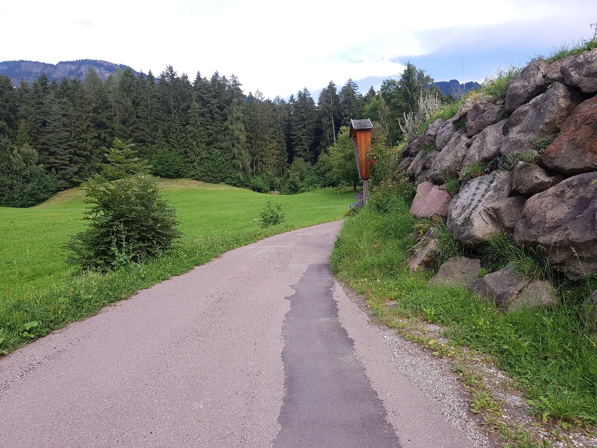 Street view near Unterpitzelthof, Siusi