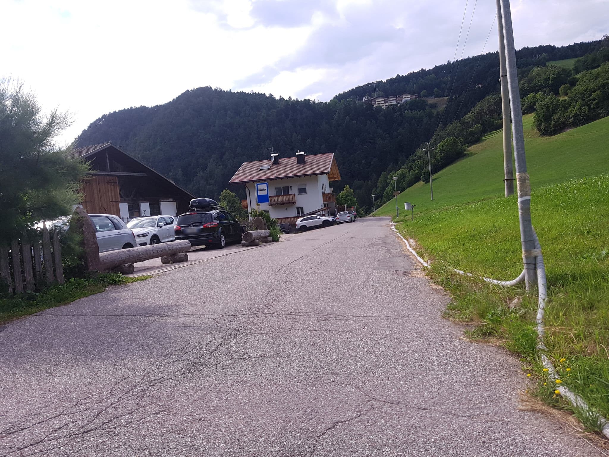 Street view near Peterlungerhof, Siusi