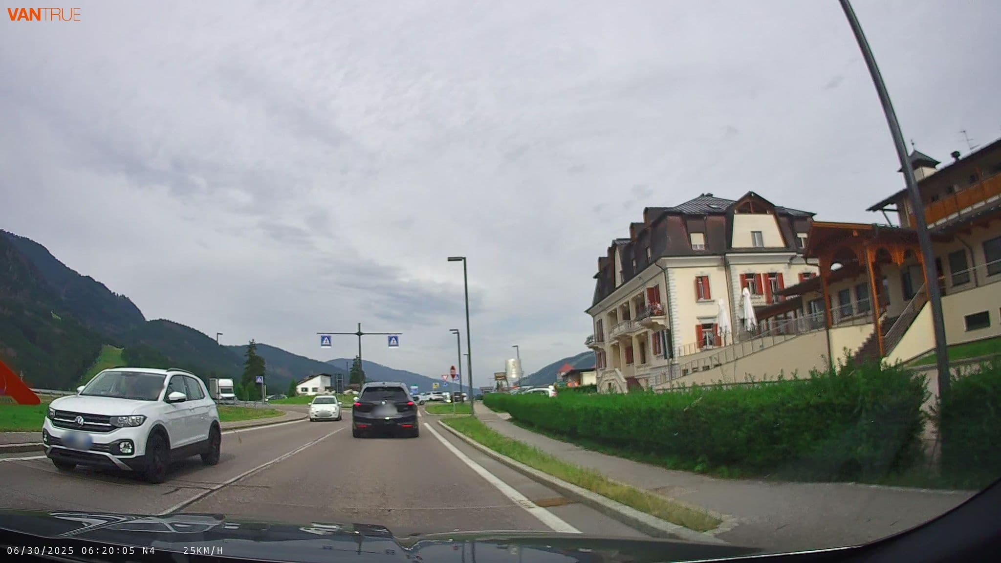 Street view near Hotel Savoia, Dobbiaco — © fcignat (CC BY-SA · Mapillary)