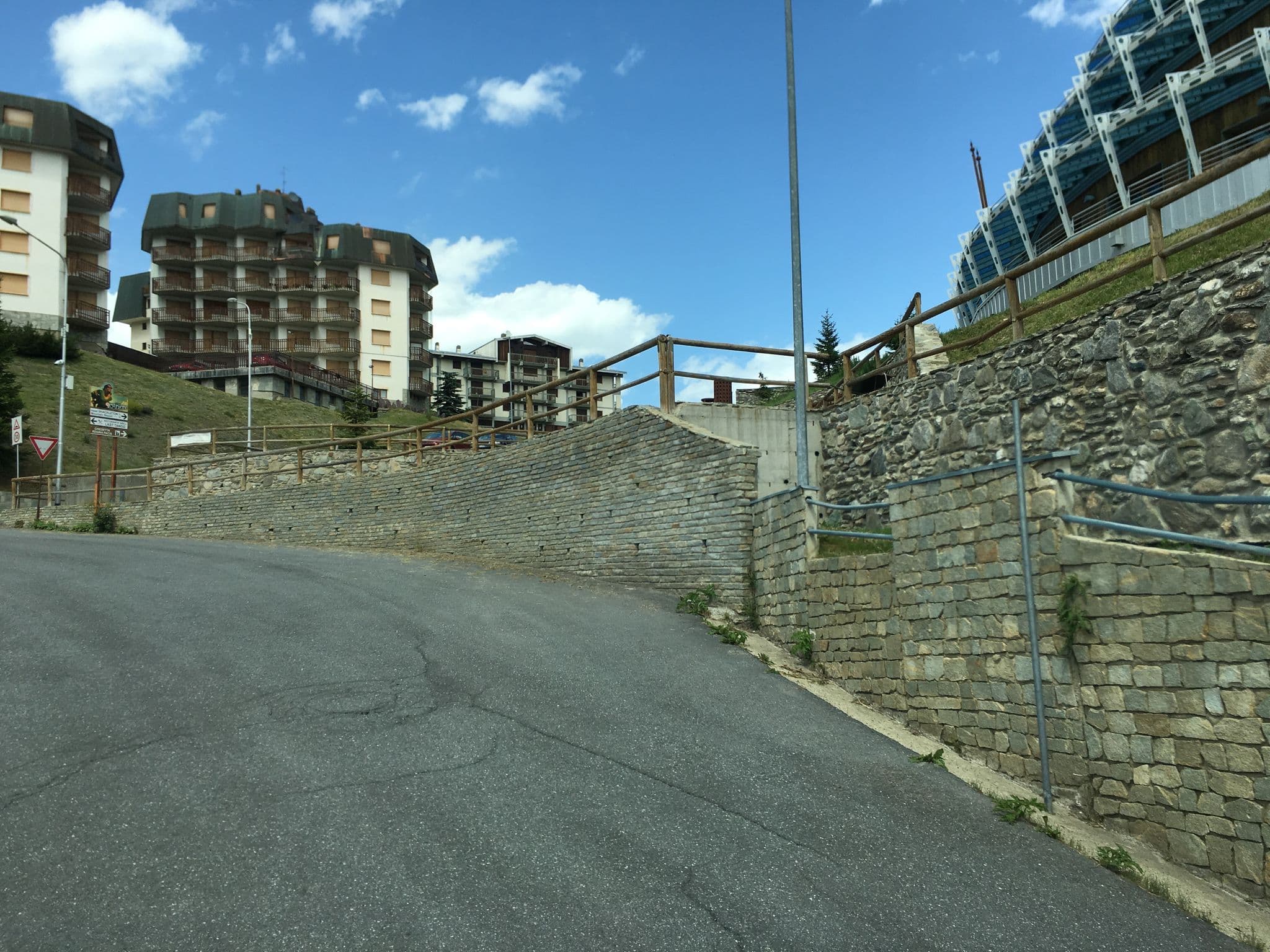 Street view near Shackleton Mountain Resort, Sauze d'Oulx — © yaron (CC BY-SA · Mapillary)