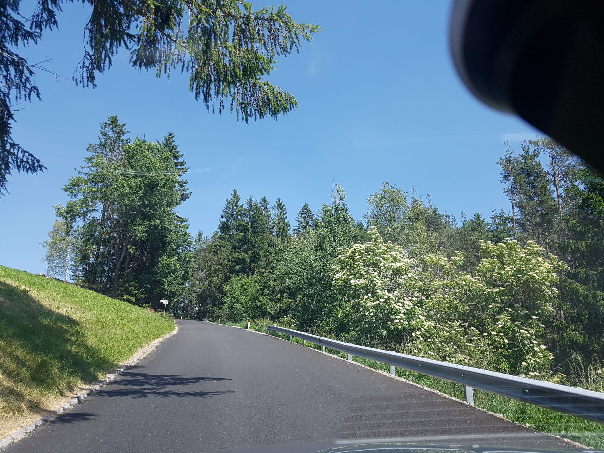 Street view near Haus Waldruhe, Villandro - Villanders — © dsmm (CC BY-SA · Mapillary)