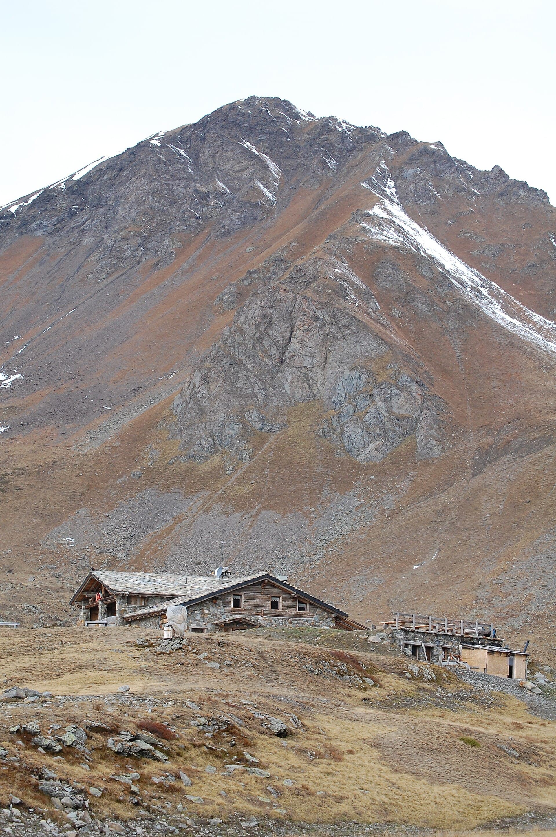 Rifugio Mont Fallère / Refuge du Mont-Fallère (via Wikimedia Commons, CC BY-SA 4.0)