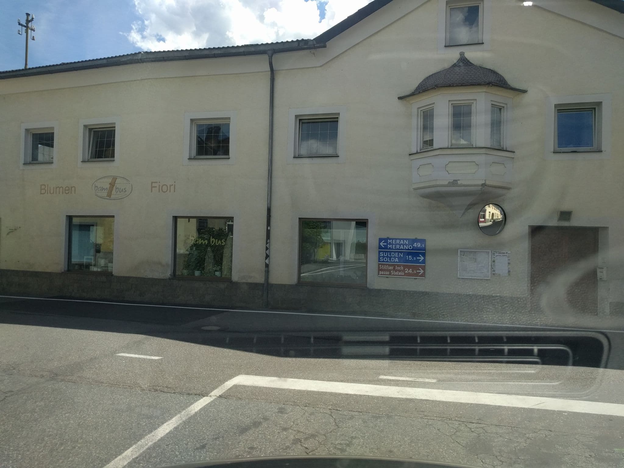 Street view near Gasthof Neue Post, Prato Allo Stelvio — © lumi (CC BY-SA · Mapillary)