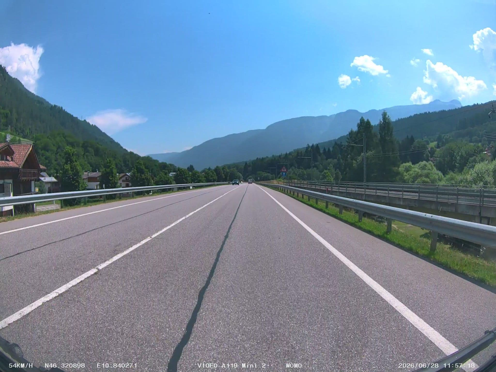Street view near Garnì il Giglio, Dimaro — © soulcover (CC BY-SA · Mapillary)