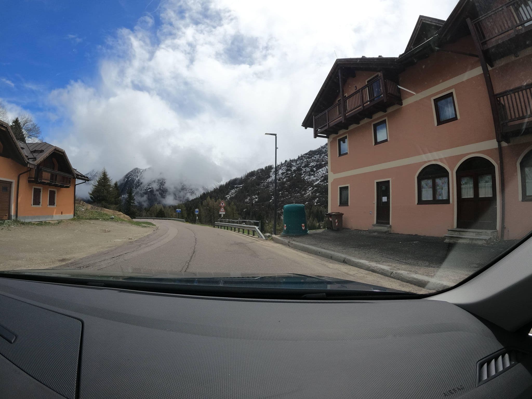 Street view near Residenza Serena, Ponte di Legno — © borovac (CC BY-SA · Mapillary)