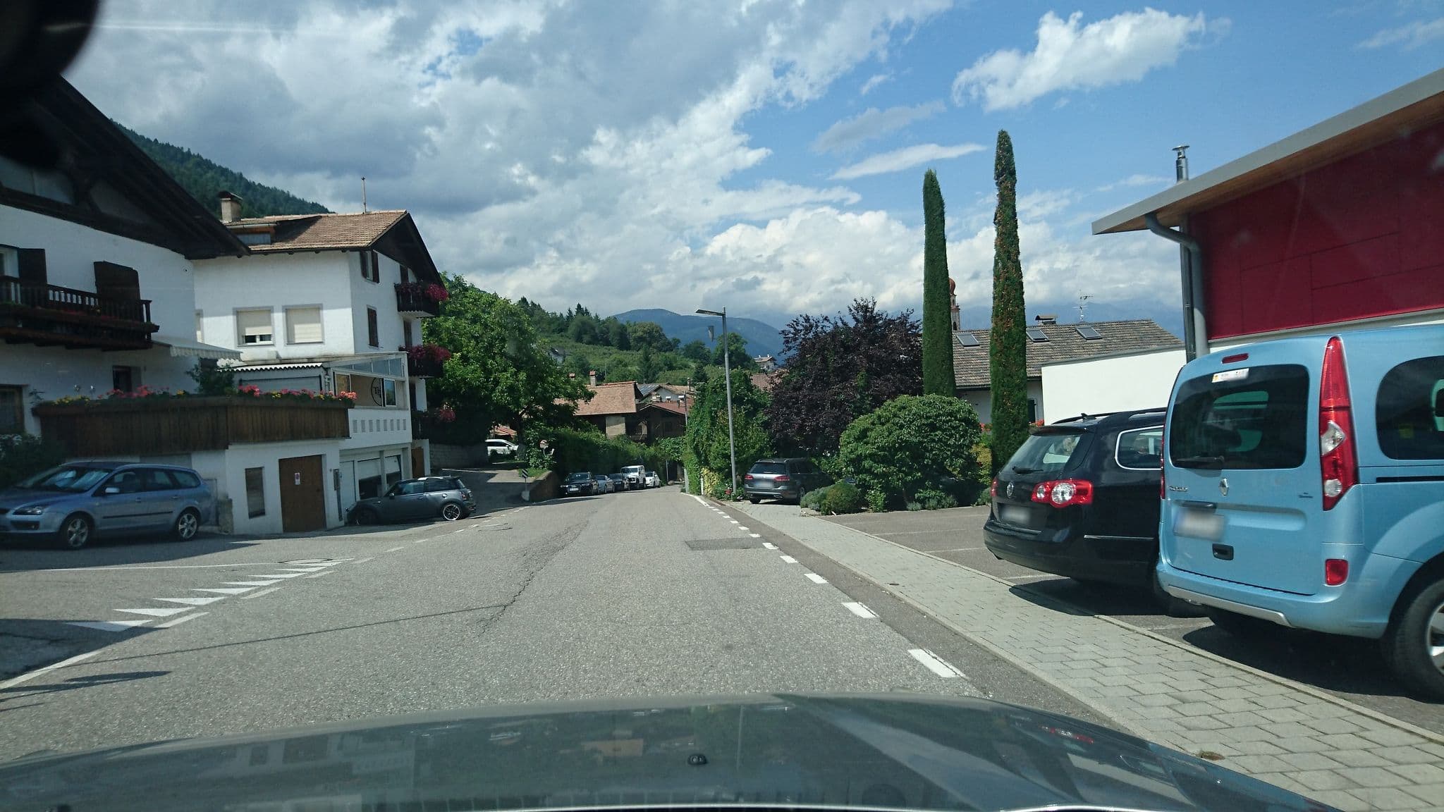 Street view near Tisalis, Nalles — © voschix (CC BY-SA · Mapillary)