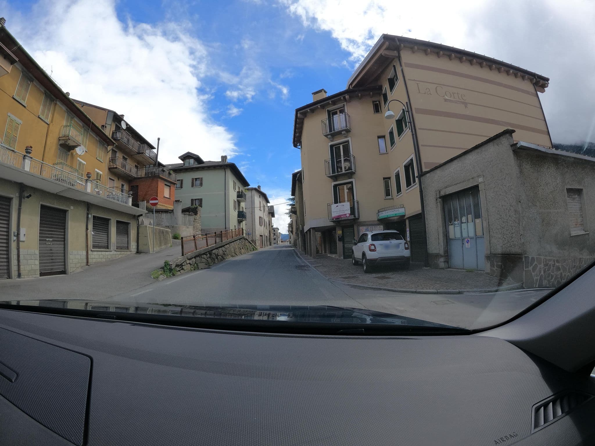 Street view near Residence La Corte, Vezza d'Oglio — © borovac (CC BY-SA · Mapillary)