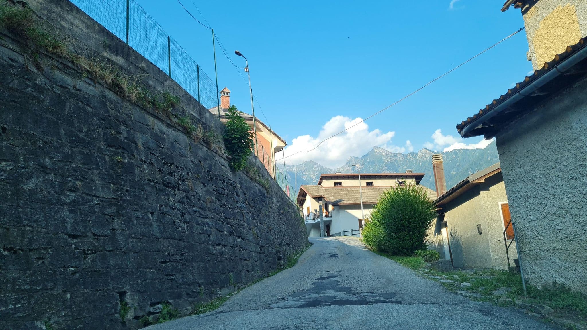 Street view near Albergo Ristorante Belvedere, Varzo — © laniuscollurio (CC BY-SA · Mapillary)