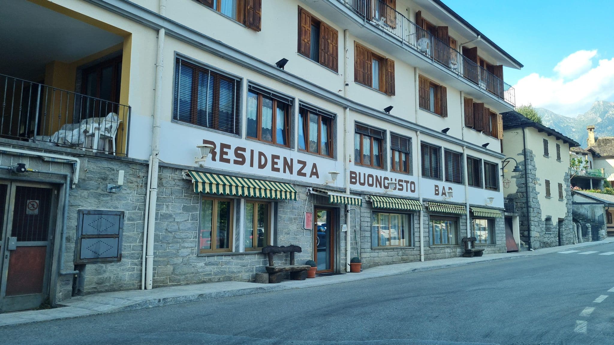 Street view near Albergo Bar Ristorante Buongusto, Varzo — © laniuscollurio (CC BY-SA · Mapillary)