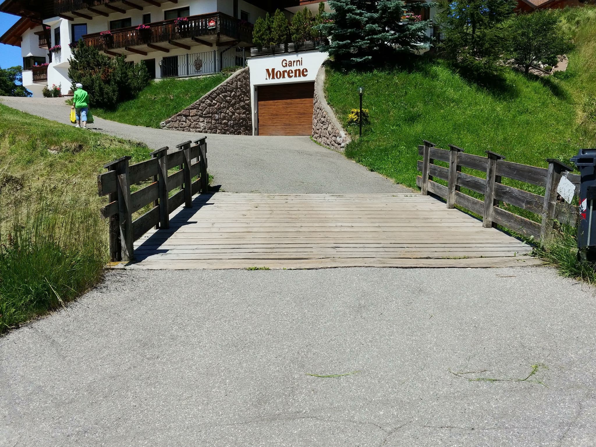 Street view near Garni Morene, Selva