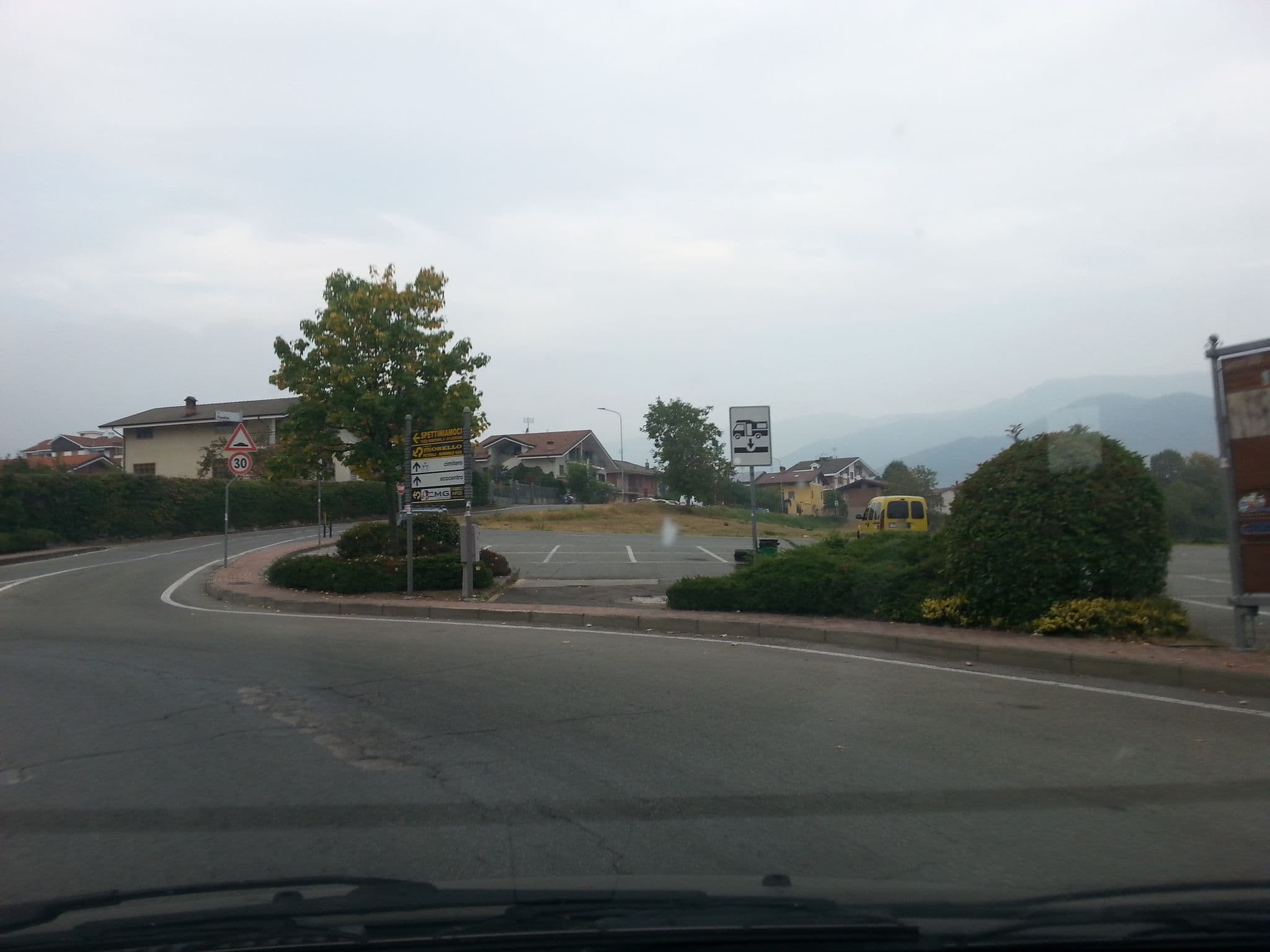 Street view near Piazzale operatori di pace, Giaveno — © feddar (CC BY-SA · Mapillary)