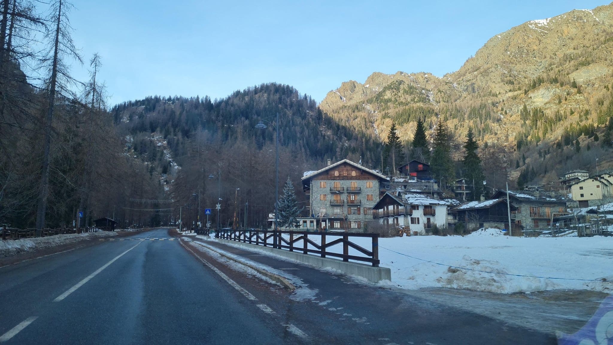 Street view near Area Camper Champorcher, La Place — © laniuscollurio (CC BY-SA · Mapillary)
