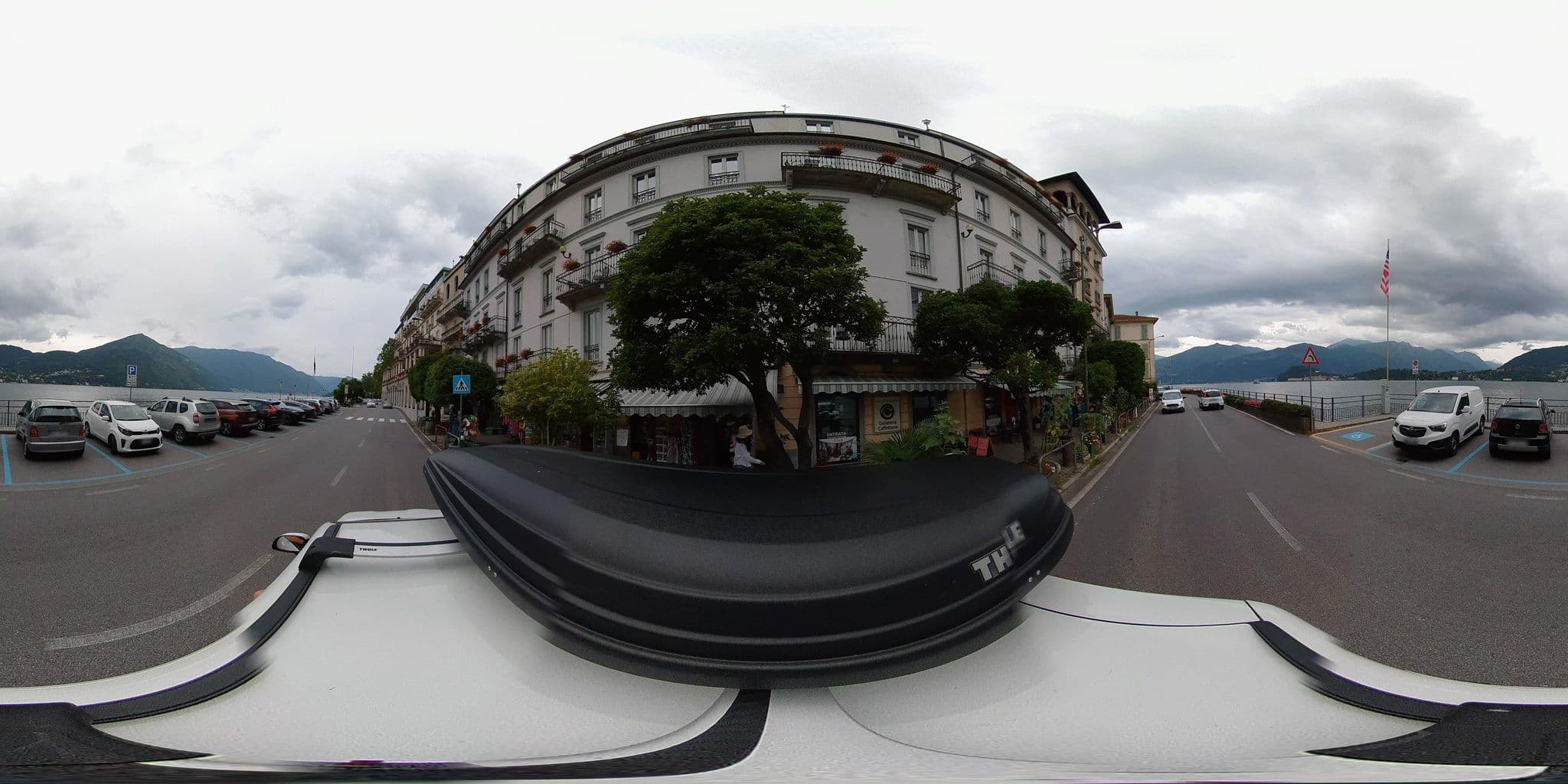 Street view near Grand Hotel Cadenabbia, Cadenabbia — © chrisbeddow (CC BY-SA · Mapillary)