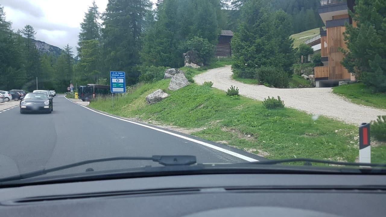 Street view near Hotel Kolfuschgerhof, Selva