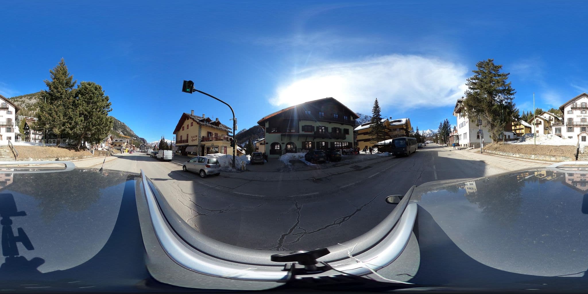 Street view near Hotel Savoia, Oulx — © canfe (CC BY-SA · Mapillary)