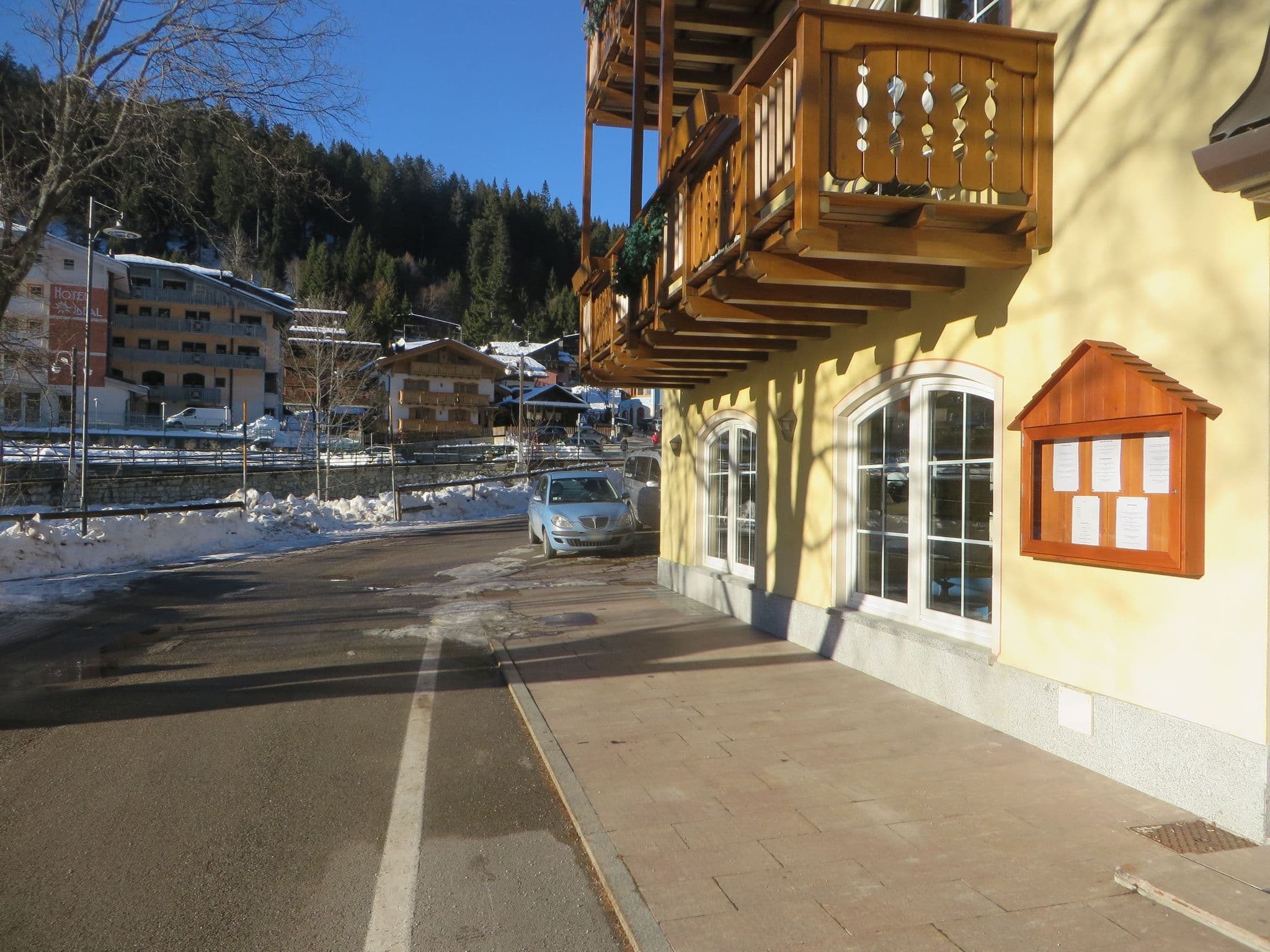 Street view near All’Imperatore, Pinzolo — © lary_fede (CC BY-SA · Mapillary)