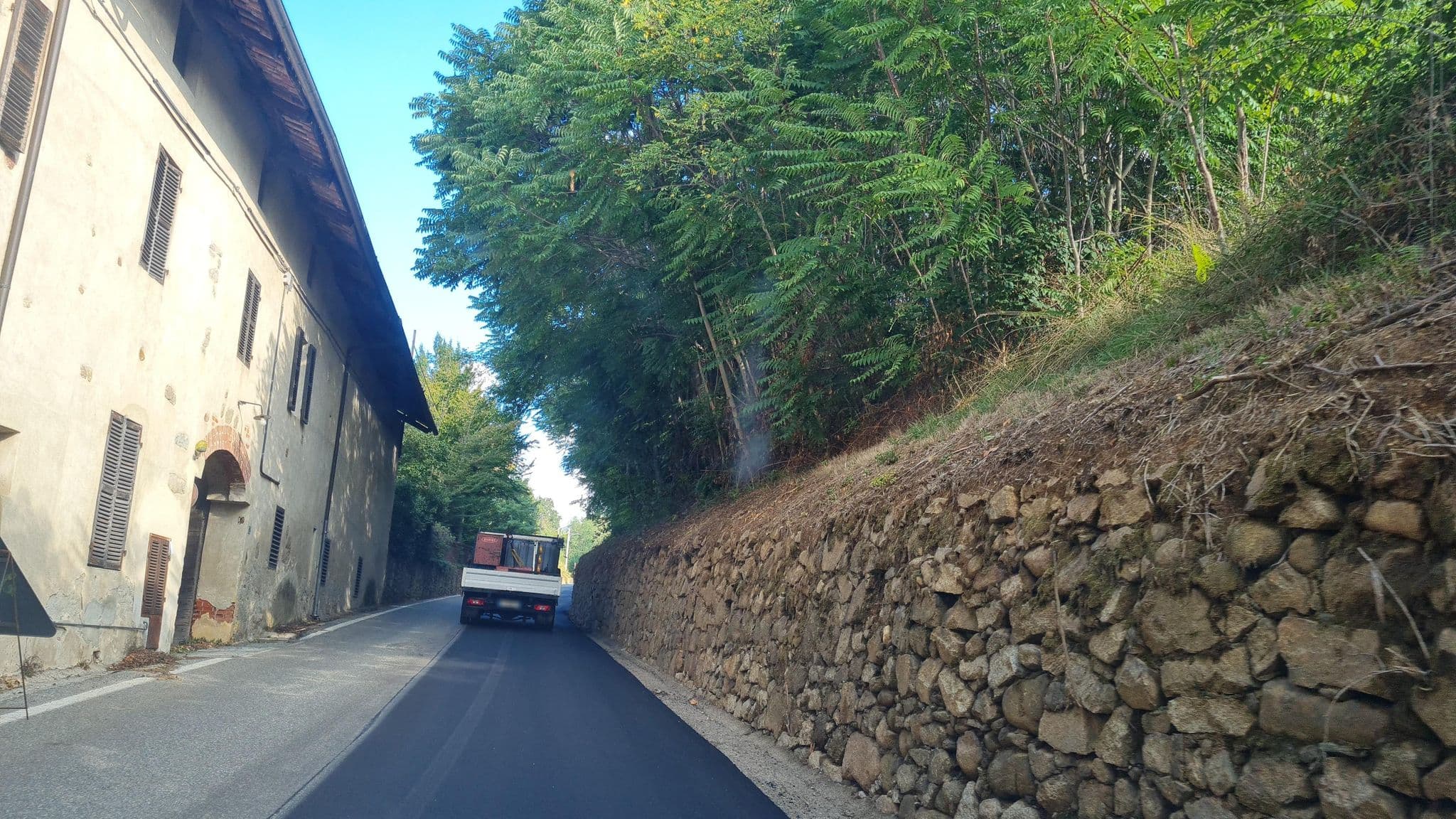 Street view near Villa Avogadro, Quaregna — © laniuscollurio (CC BY-SA · Mapillary)