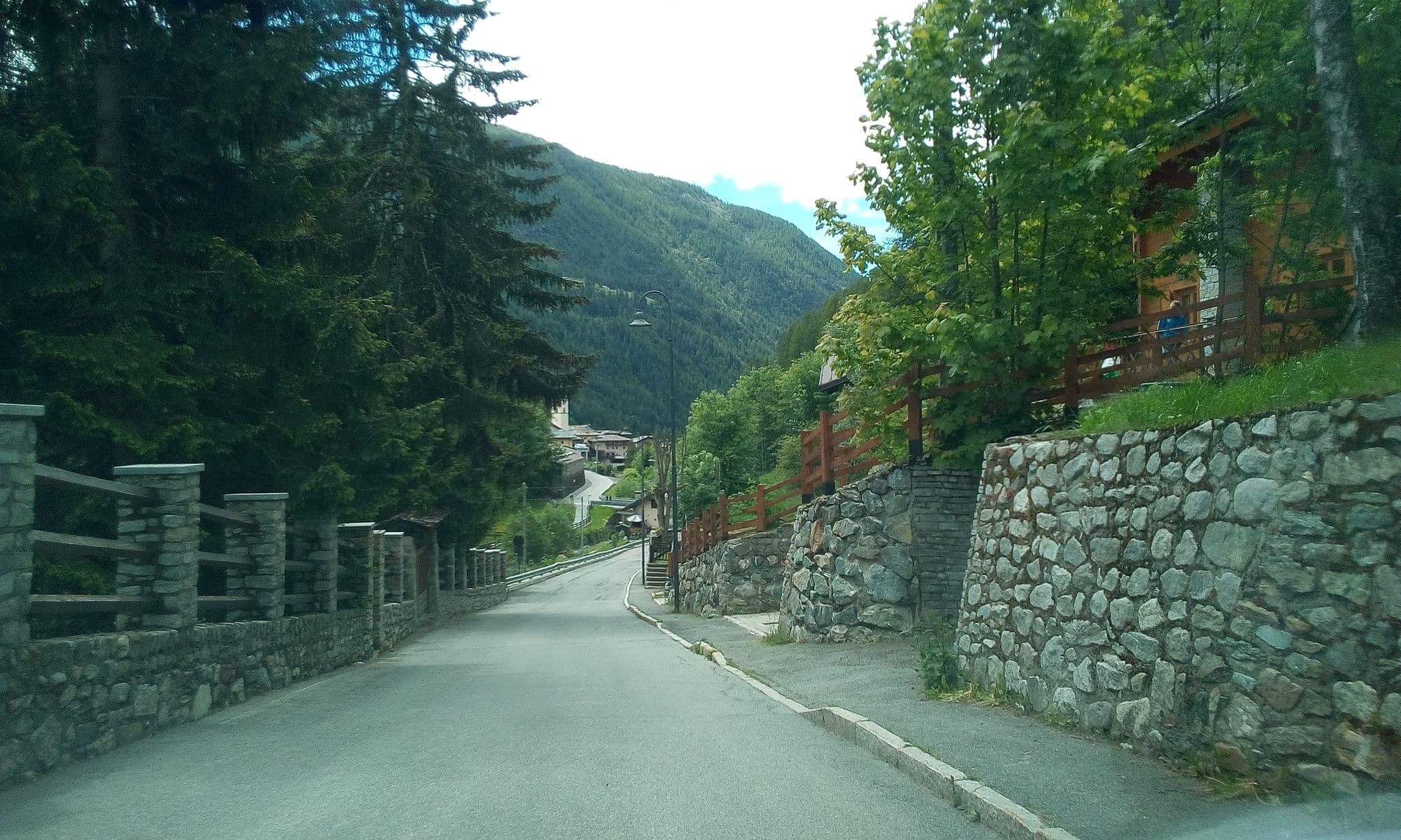 Street view near Chalet de la Poyà, Valtournenche — © gianmarionavi (CC BY-SA · Mapillary)