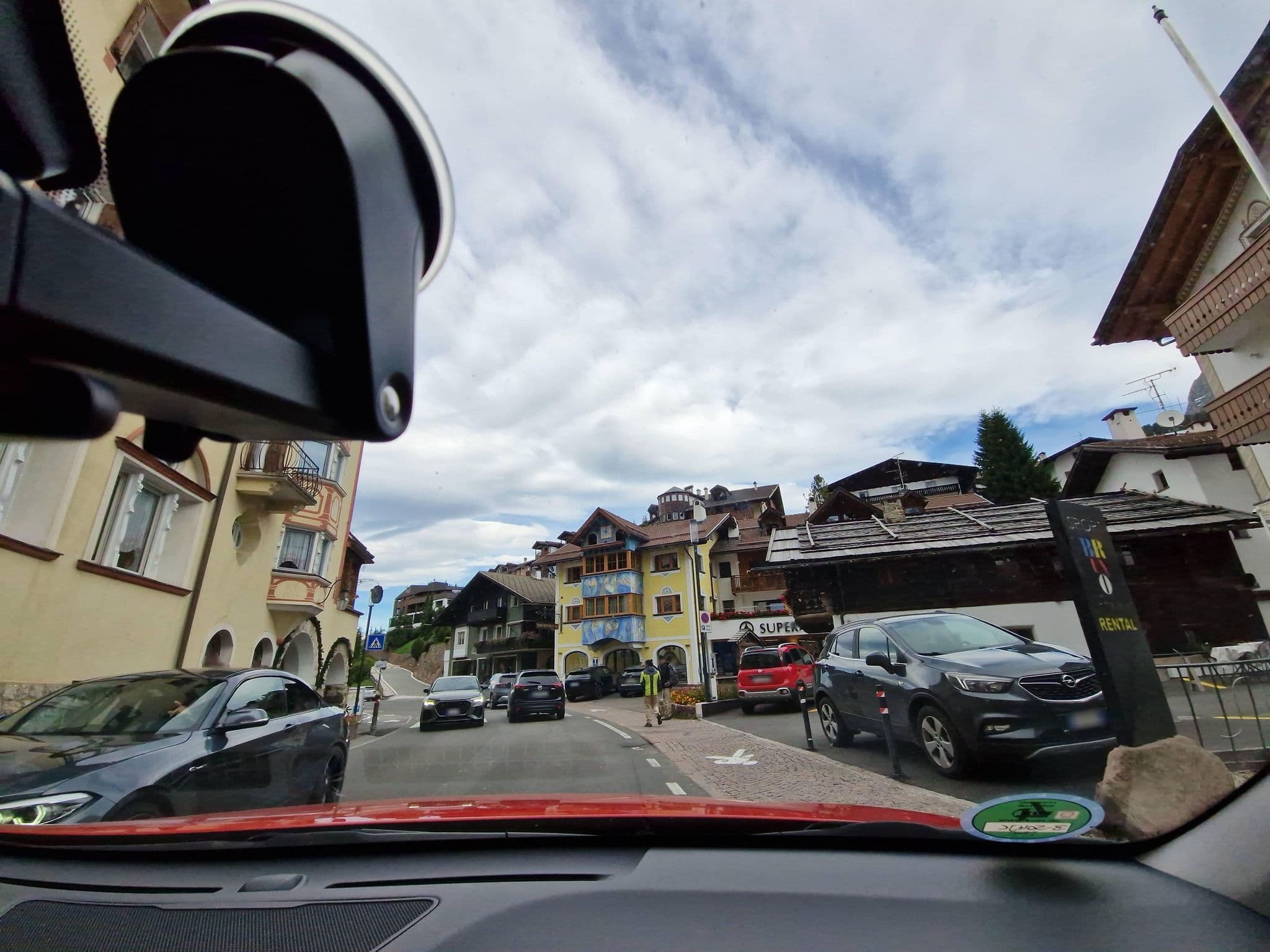 Street view near Sartëur Dependance, Selva