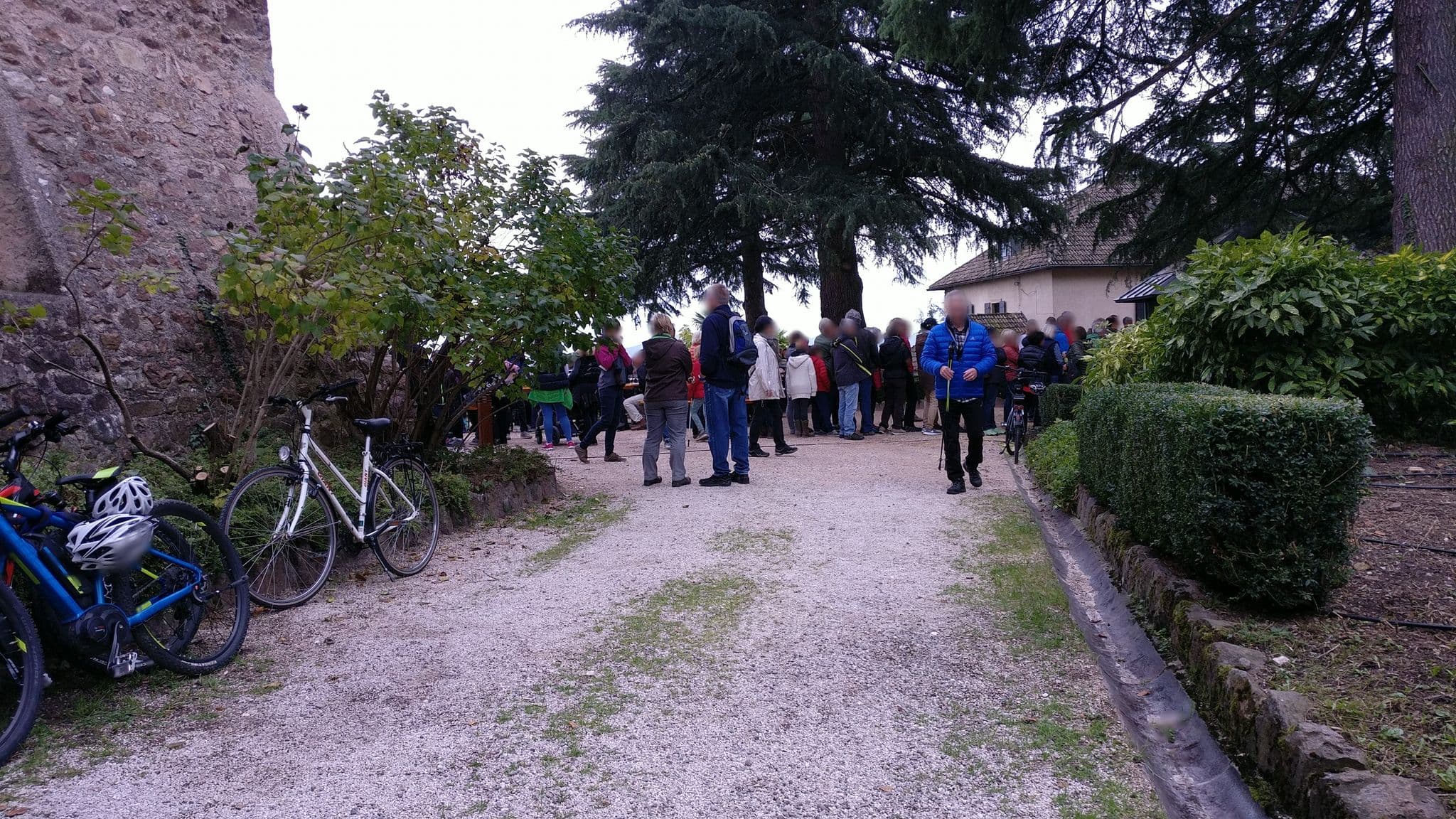Street view near Schloss Freudenstein - Castel Freudenstein, Eppan — © tyr (CC BY-SA · Mapillary)
